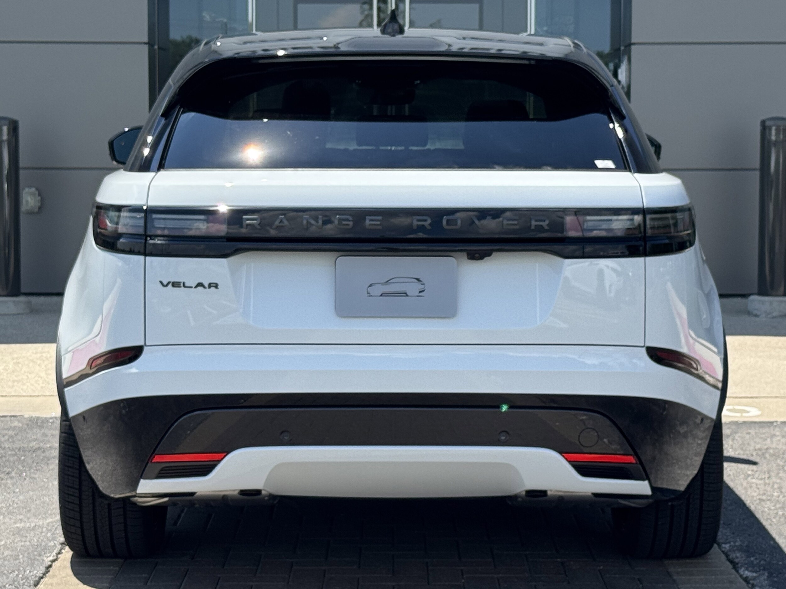 2026 Land Rover Range Rover Velar SE photo 4