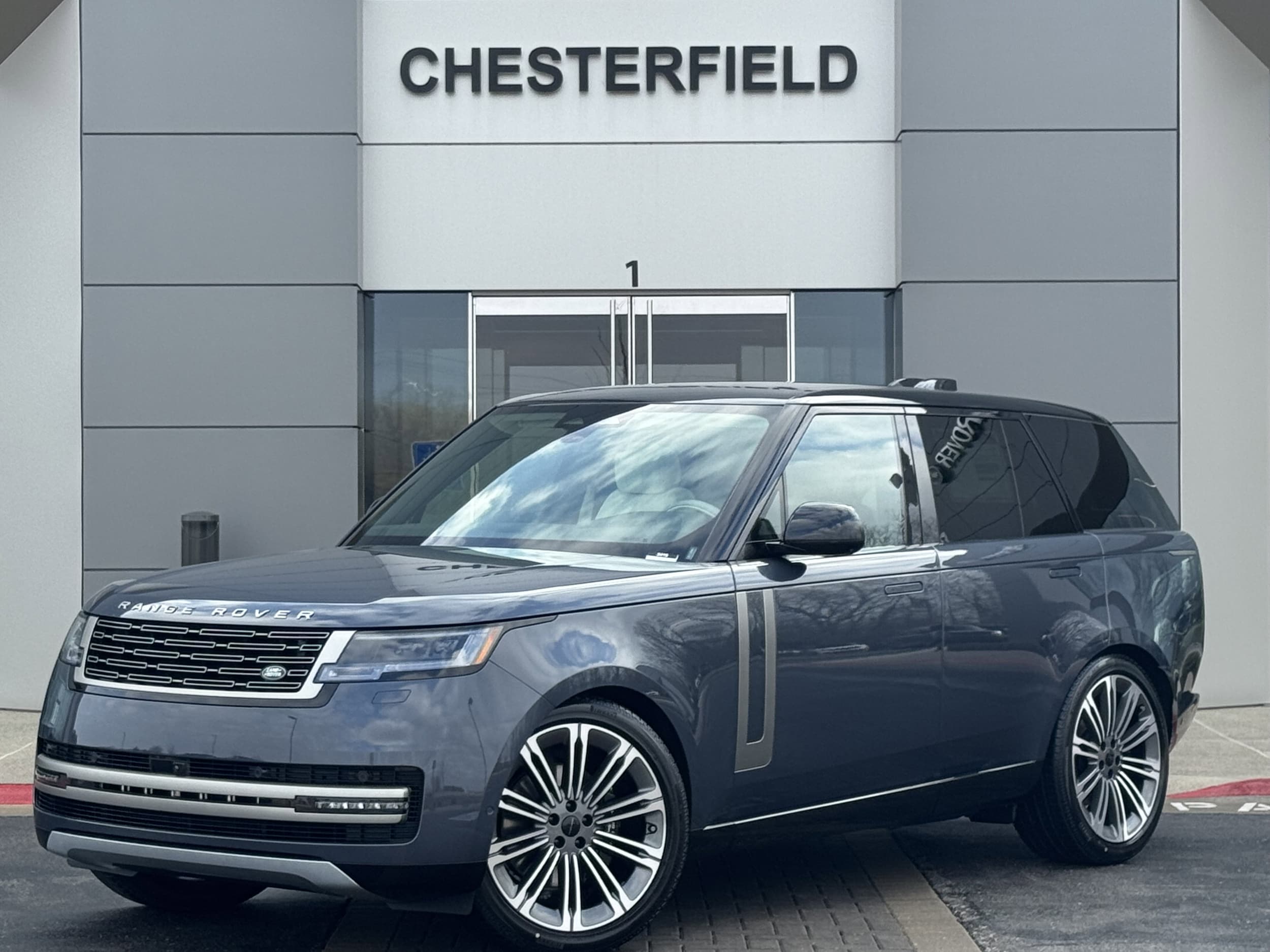 2026 Land Rover Range Rover SE's photo