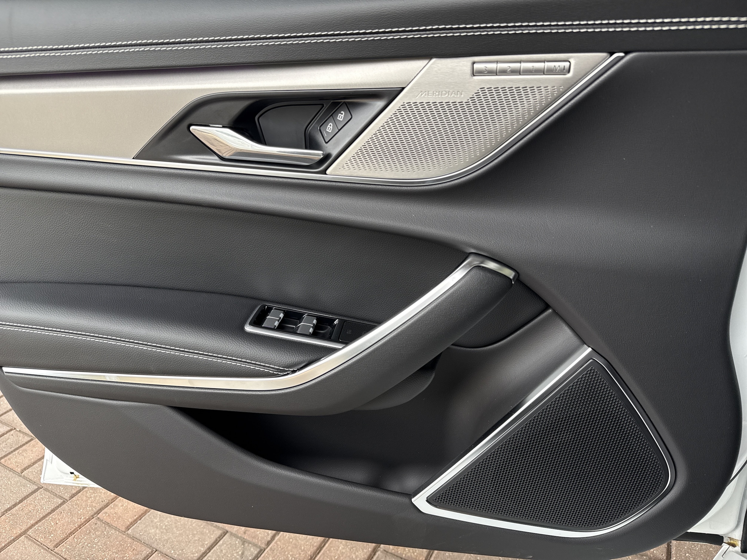 2024 Jaguar XF R-Dynamic SE - Photo 11