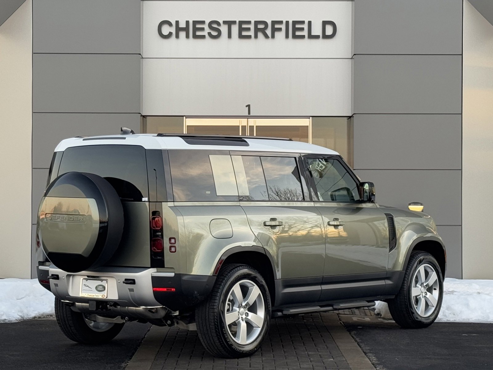2025 Land Rover Defender 110 S photo 2