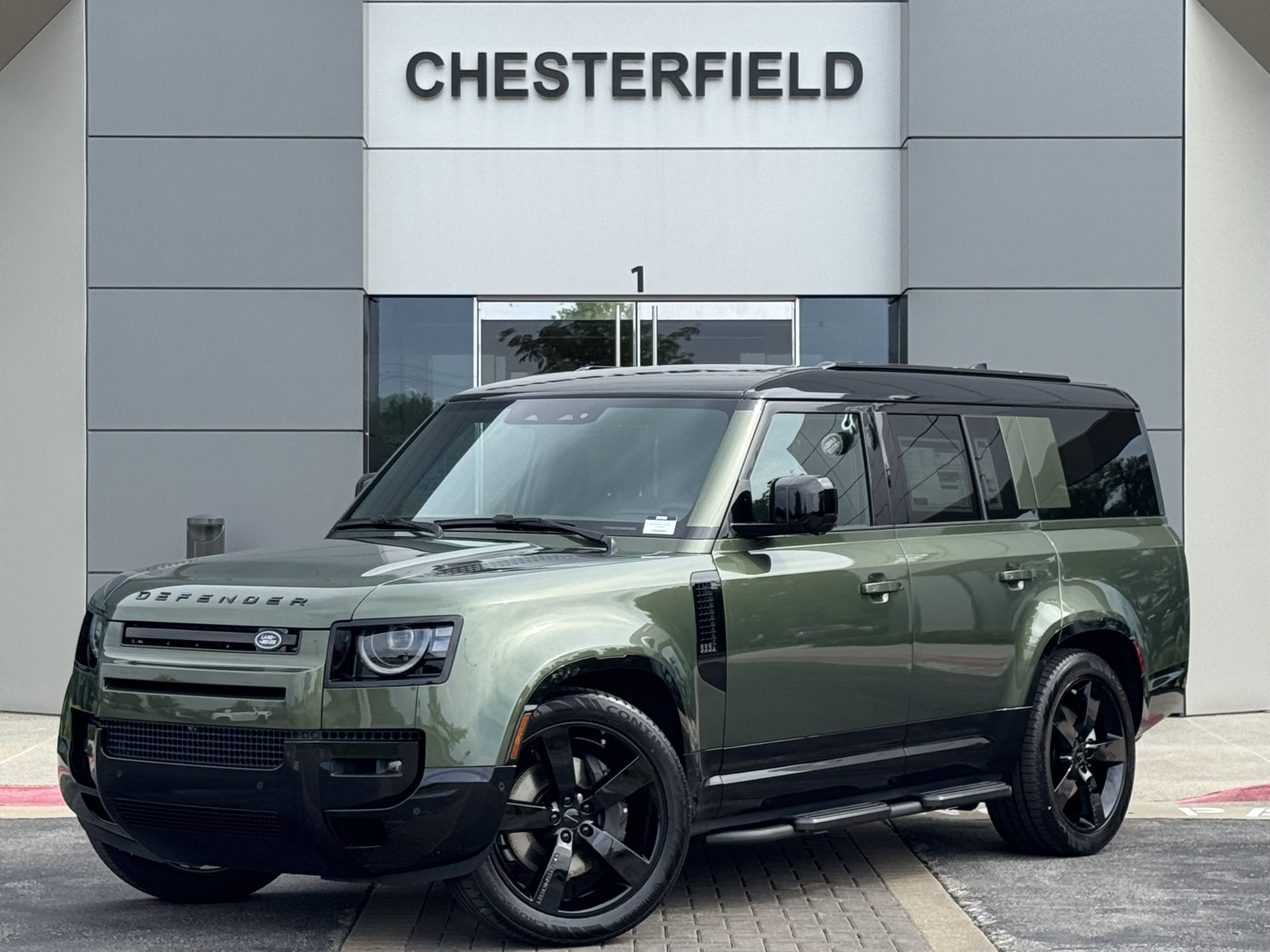 2026 Land Rover Defender 130 X-Dynamic SE P400's photo