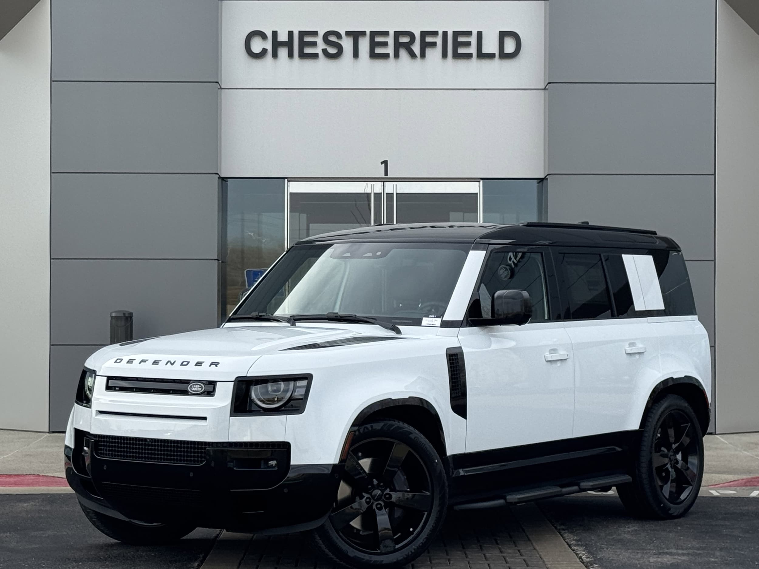 2026 Land Rover Defender X-Dynamic SE's photo