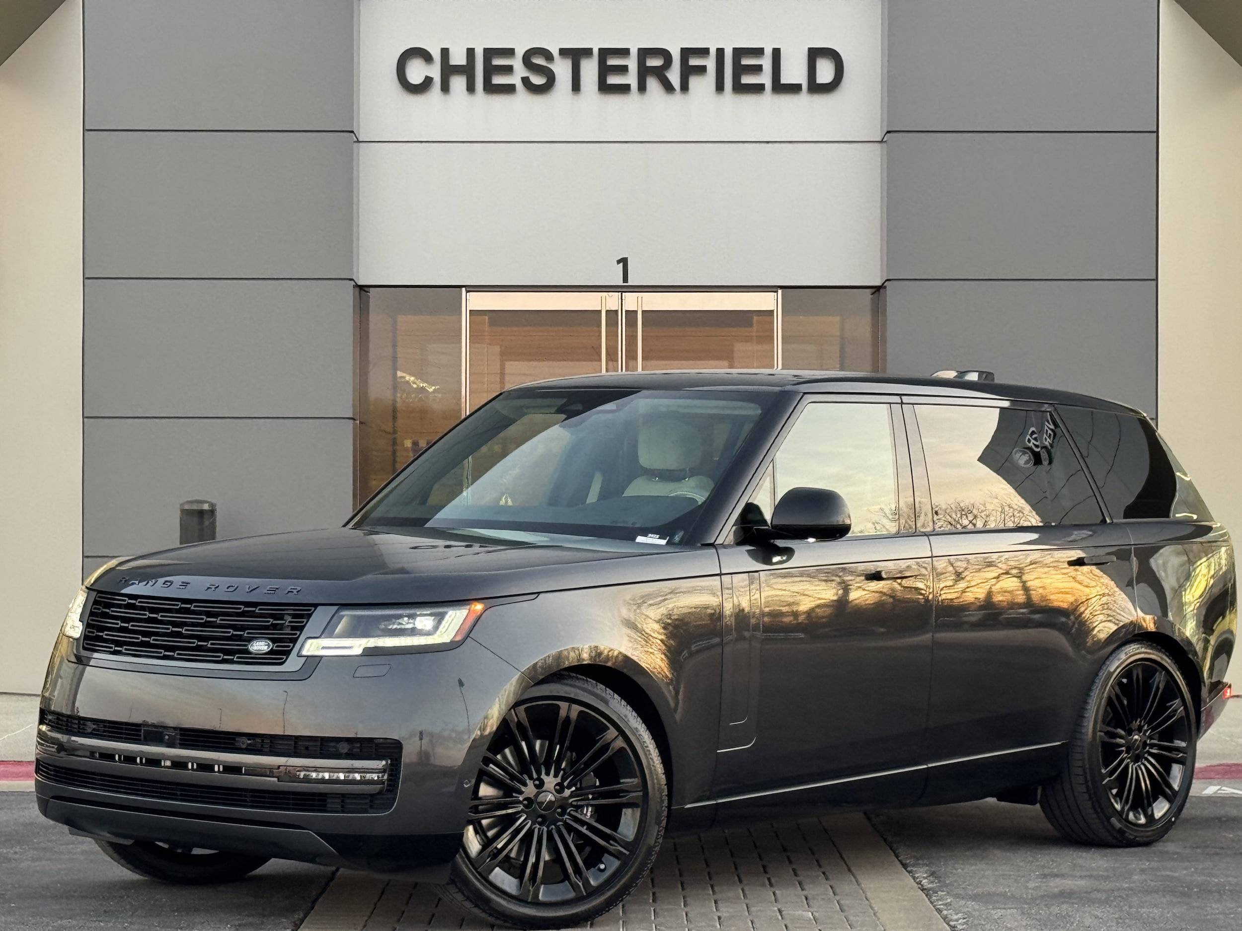 2026 Land Rover Range Rover SE's photo
