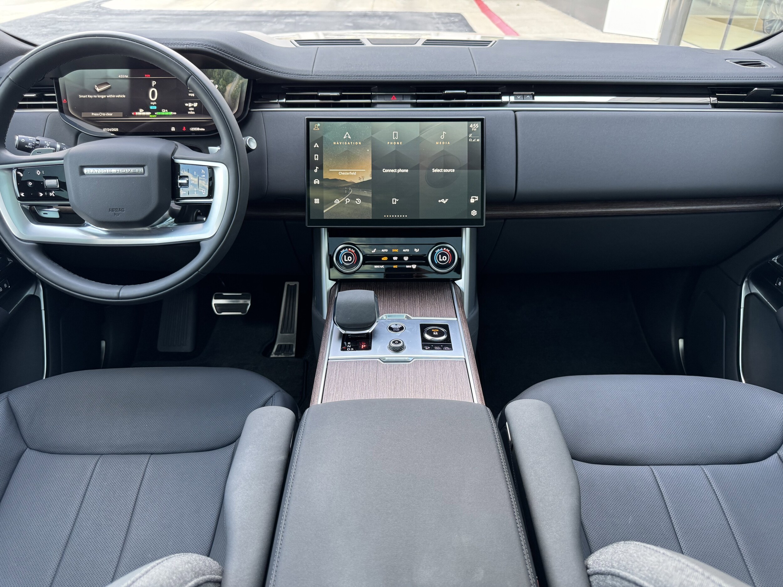 2023 Land Rover Range Rover SE photo 4