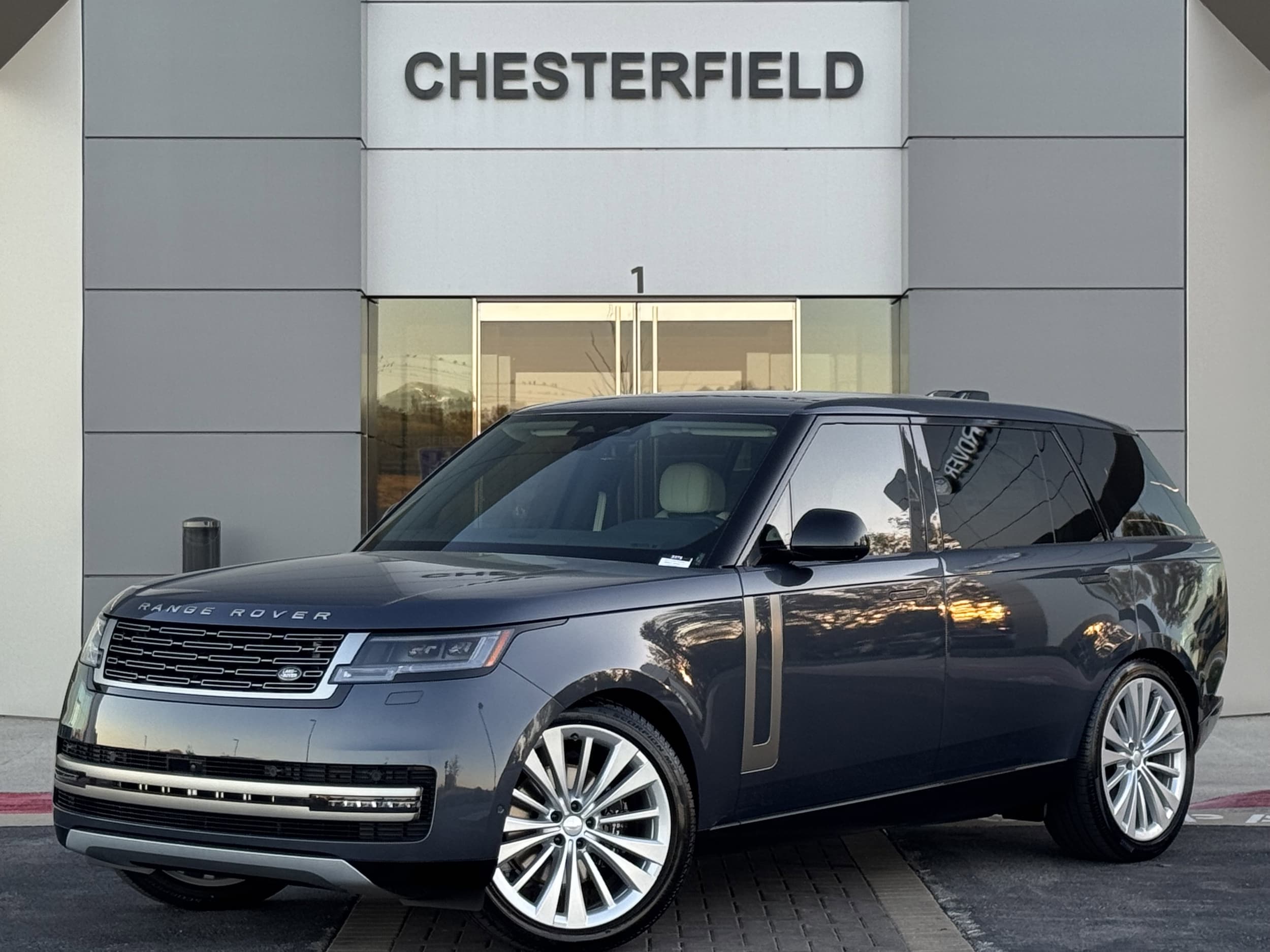 2025 Land Rover Range Rover SE's photo