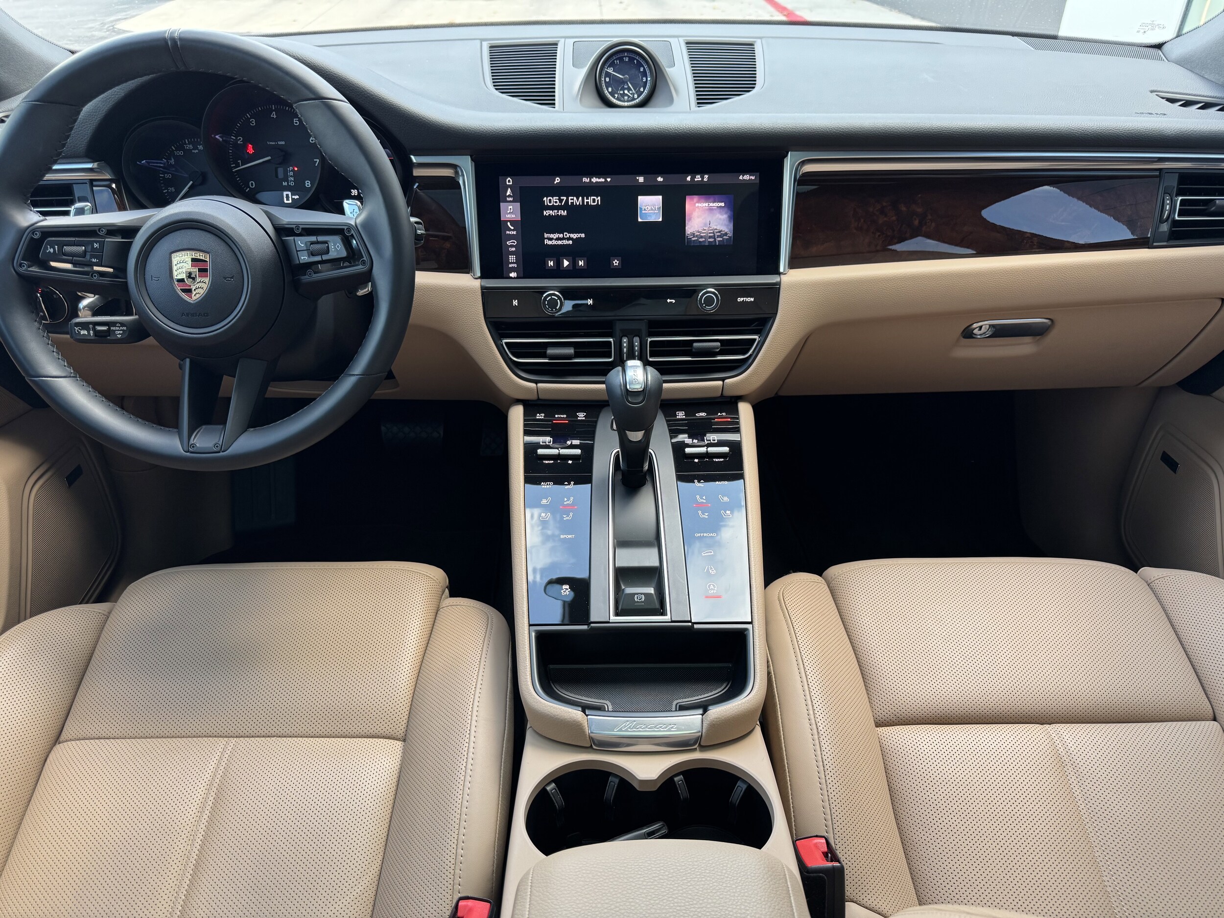 2023 Porsche Macan T photo 4