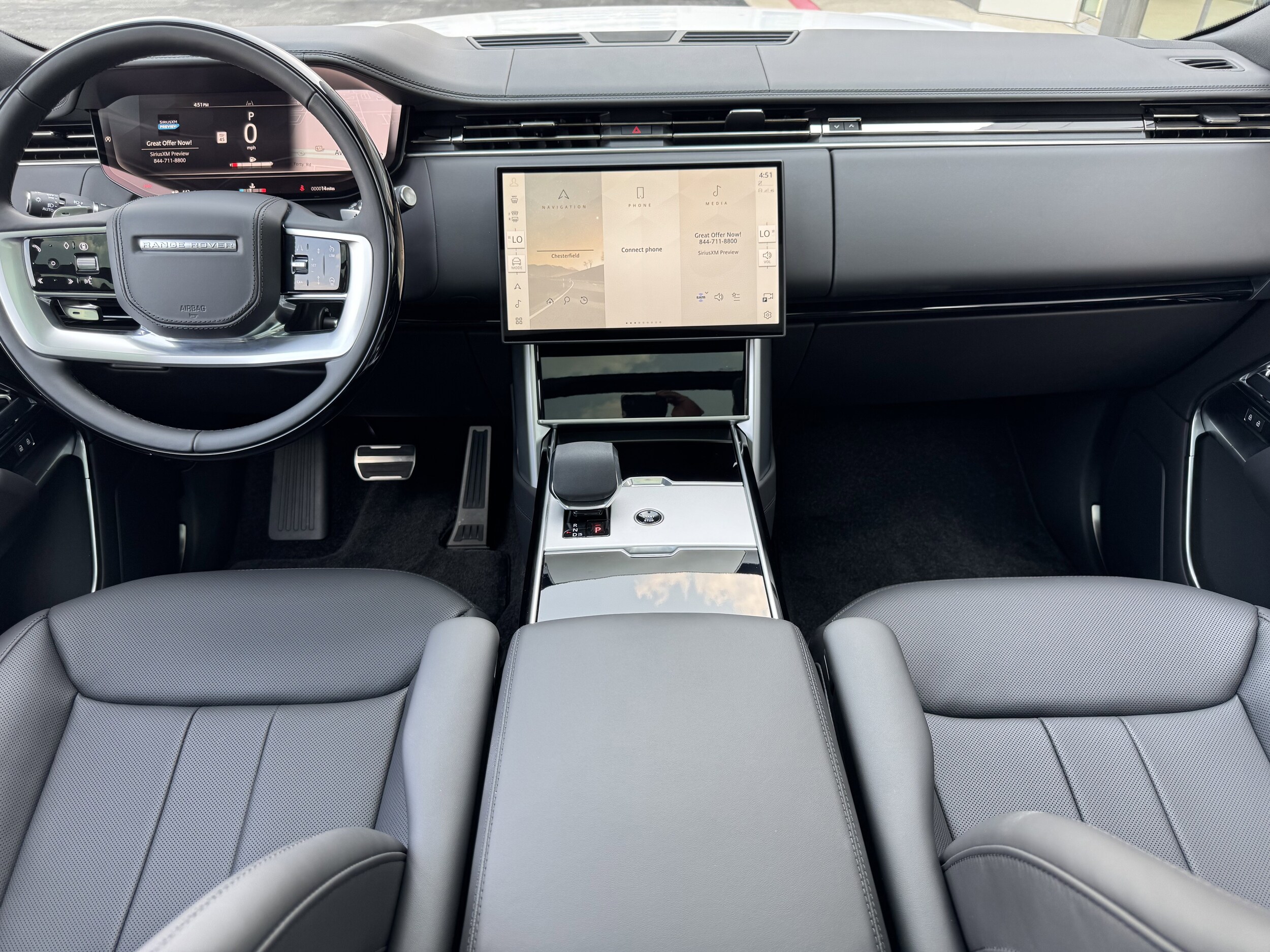 2025 Land Rover Range Rover SE photo 4