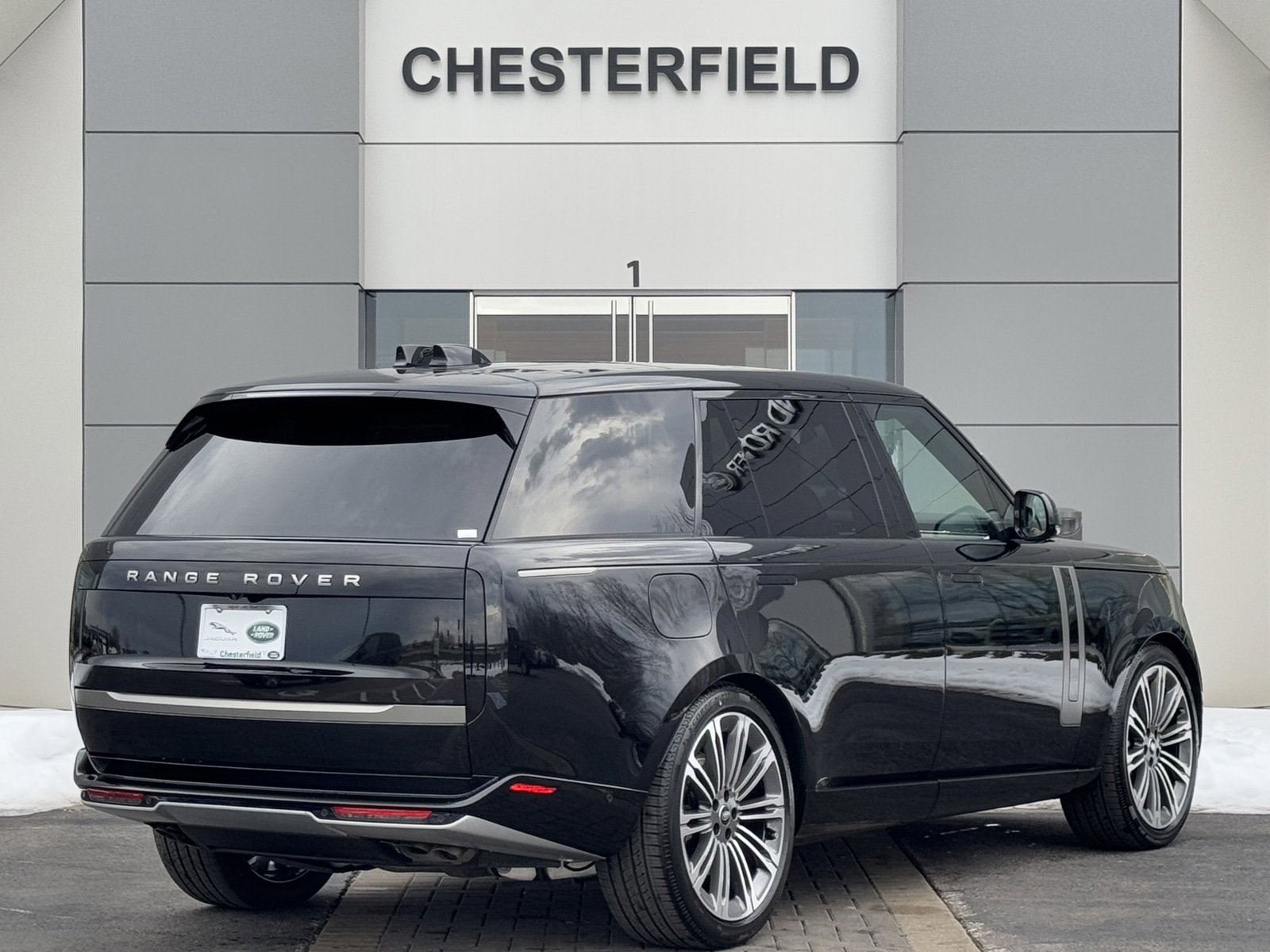 2025 Land Rover Range Rover SE photo 2