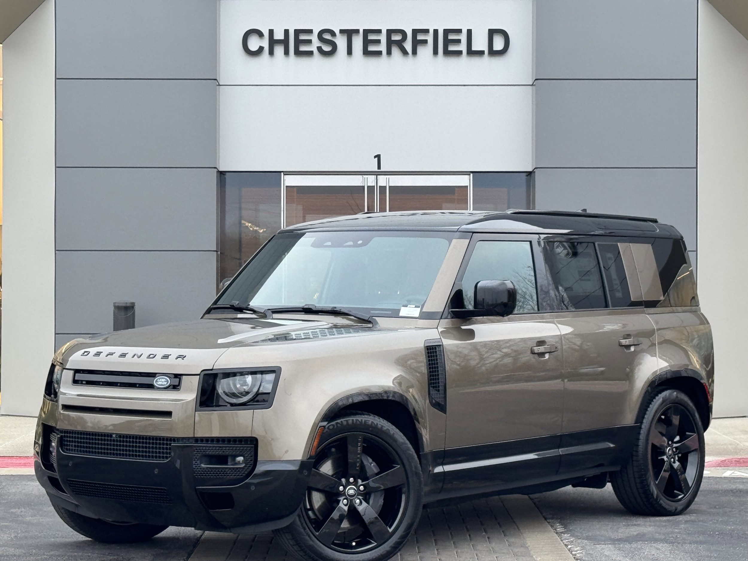 2025 Land Rover Defender X-Dynamic SE's photo