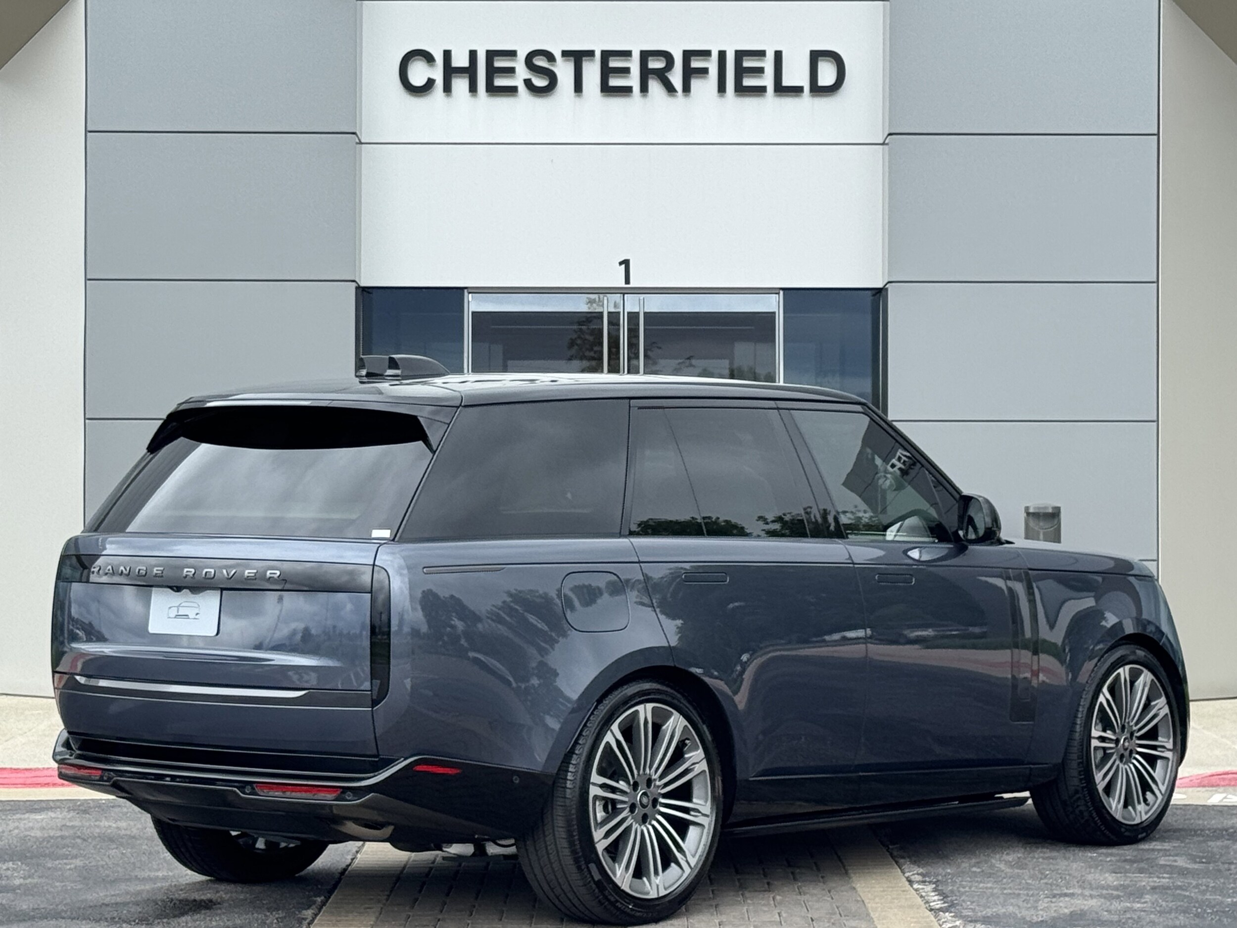 2025 Land Rover Range Rover SE photo 2