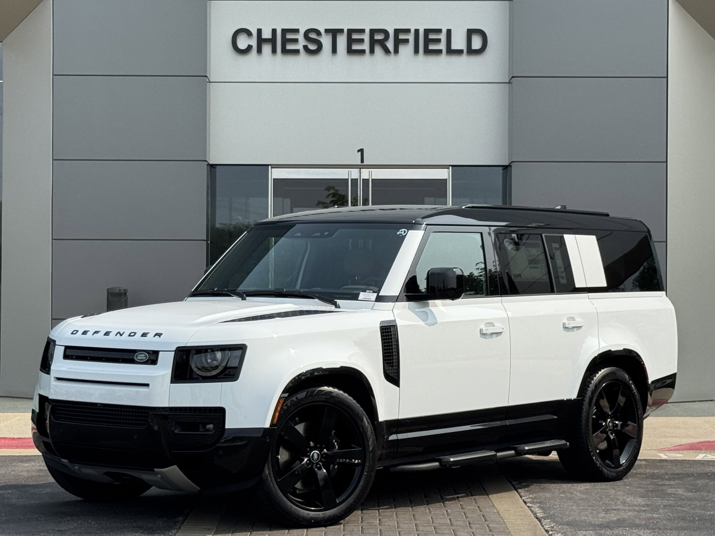 2025 Land Rover Defender V8