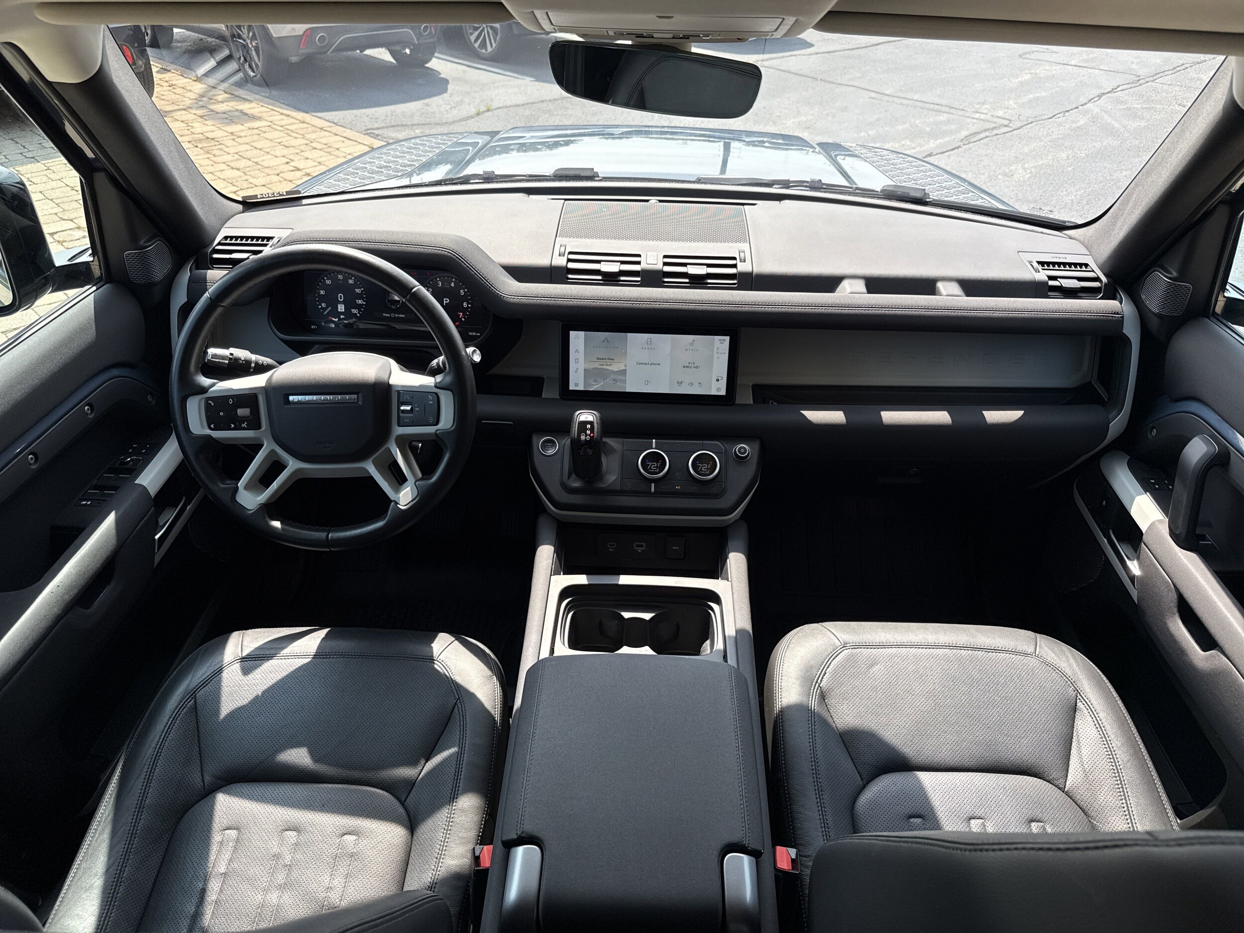 2022 Land Rover Defender SE photo 4