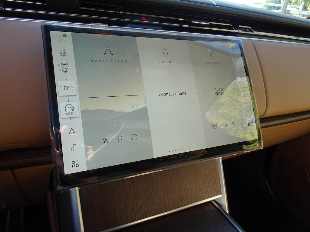 New 2025 Land Rover Range Rover SE P400 SE SWB