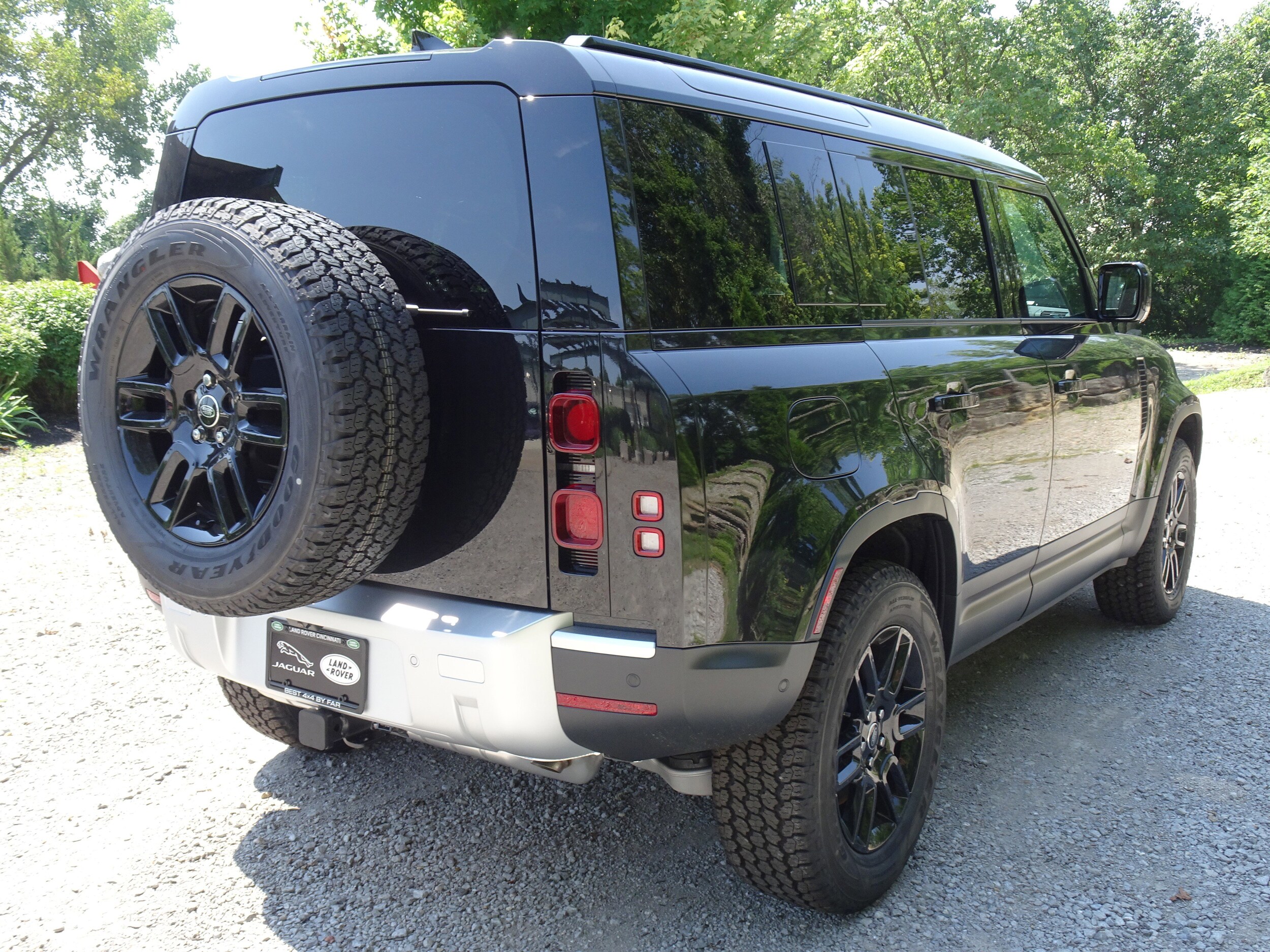 2025 Land Rover Defender S - Photo 12