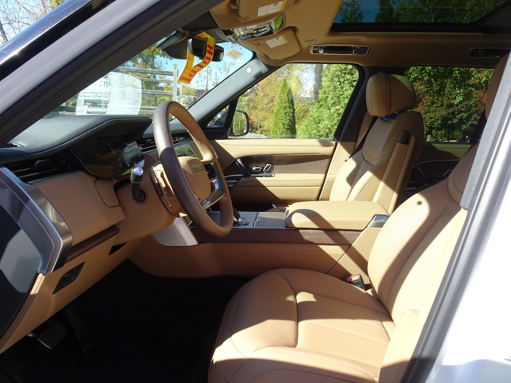 New 2025 Land Rover Range Rover SE P400 SE SWB