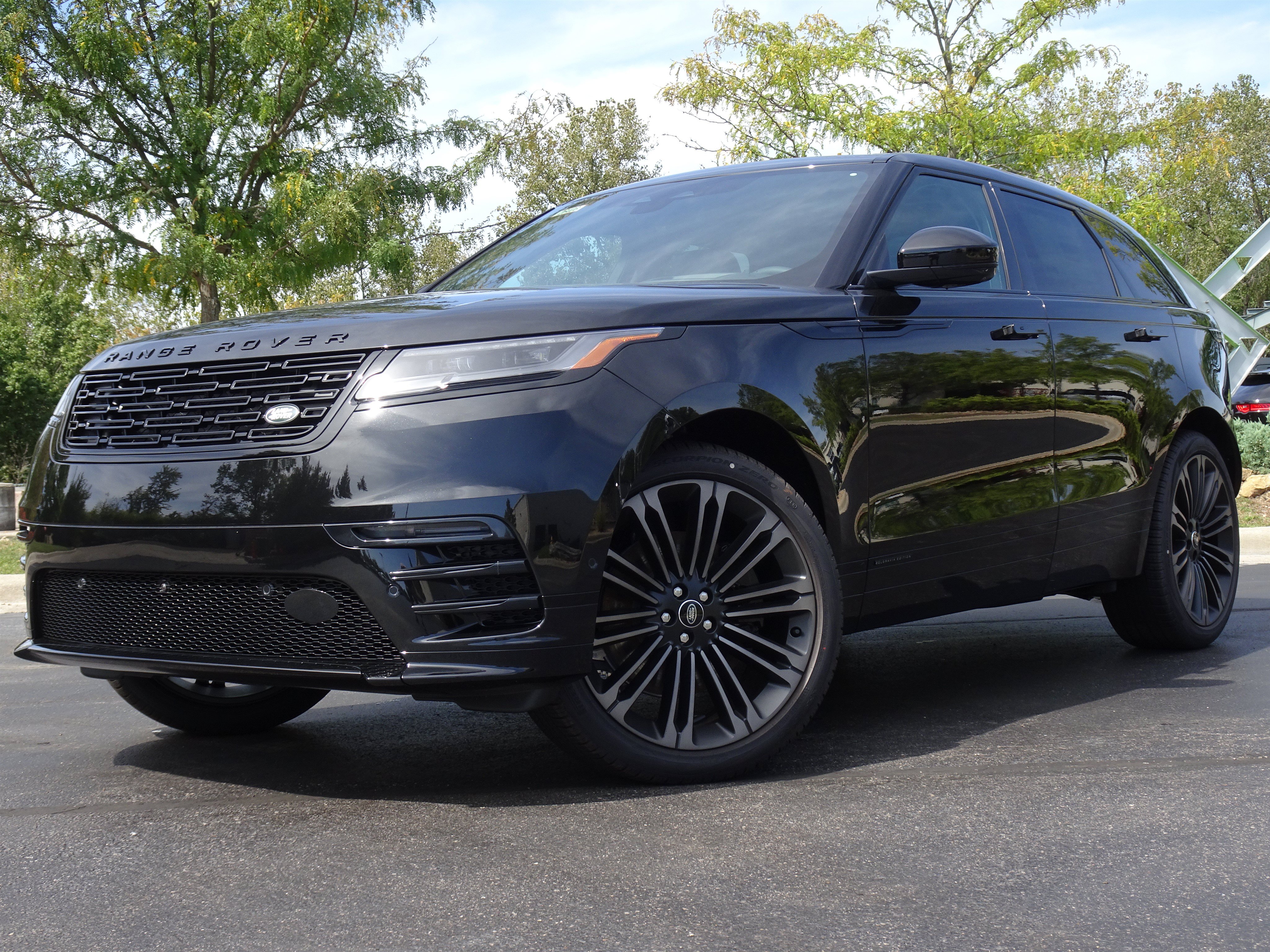 2026 Land Rover Range Rover Velar Belgravia Edition