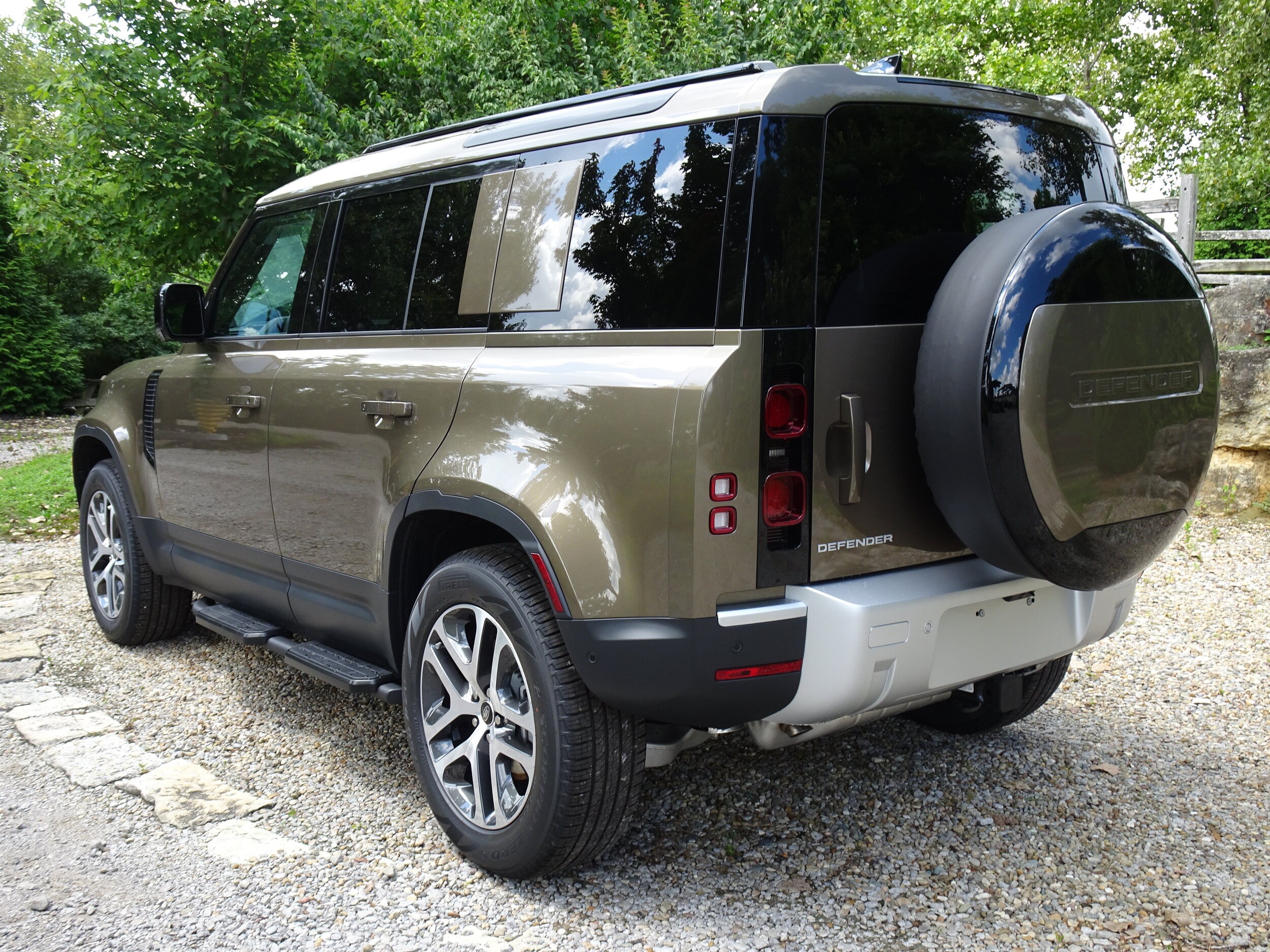 2025 Land Rover Defender S - Photo 10