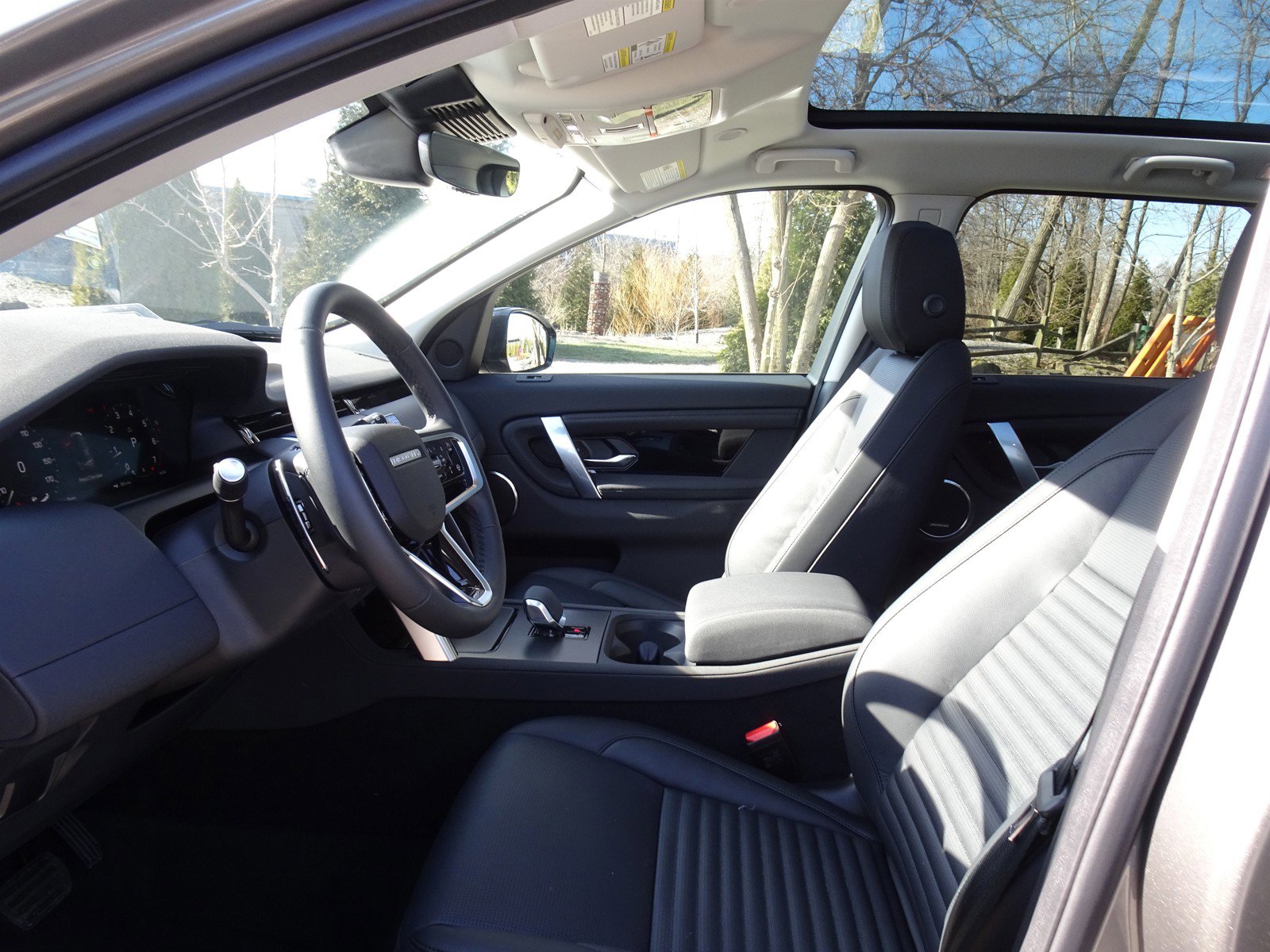 2025 Land Rover Discovery Sport S photo 2