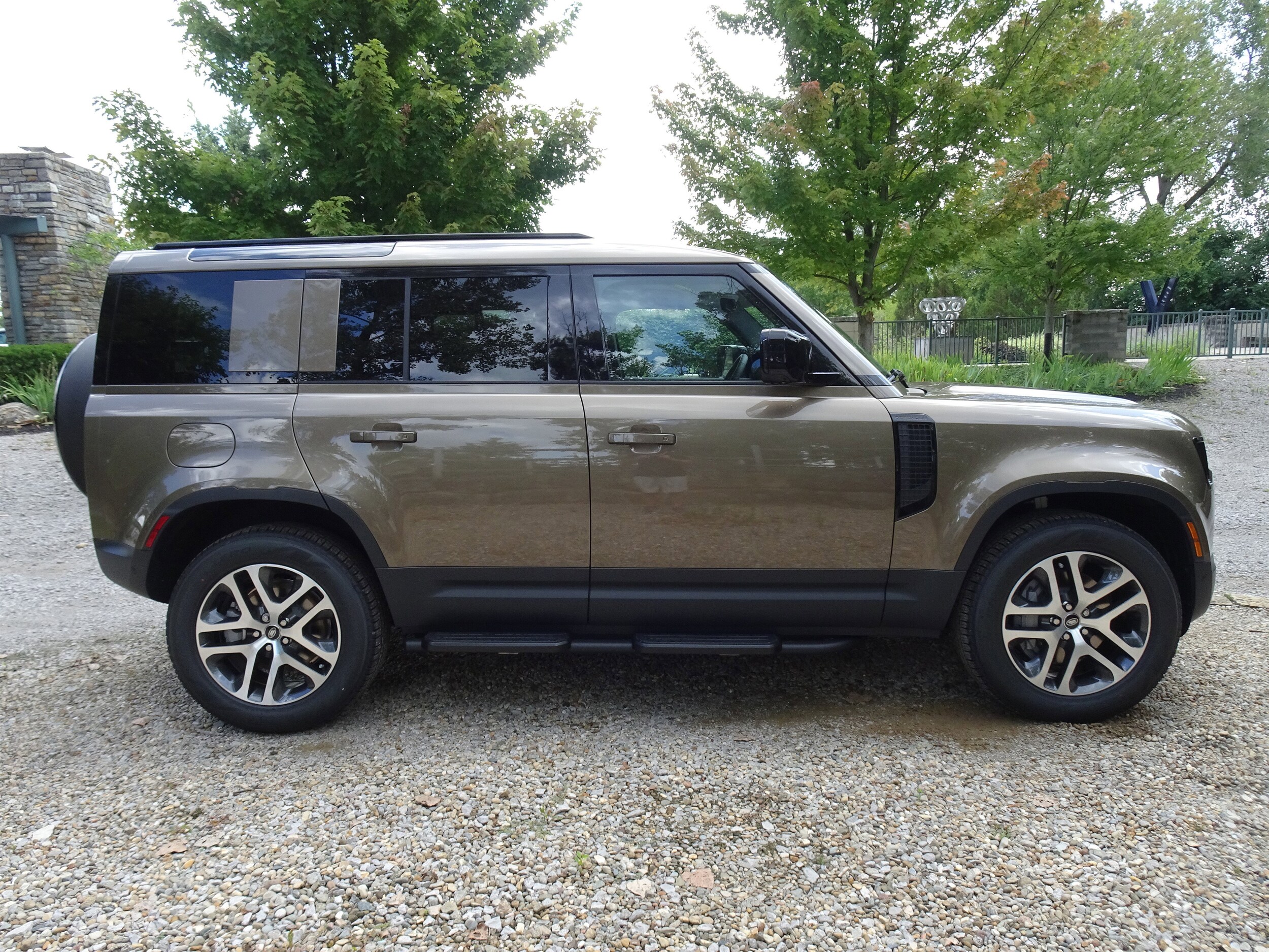 2025 Land Rover Defender S - Photo 13