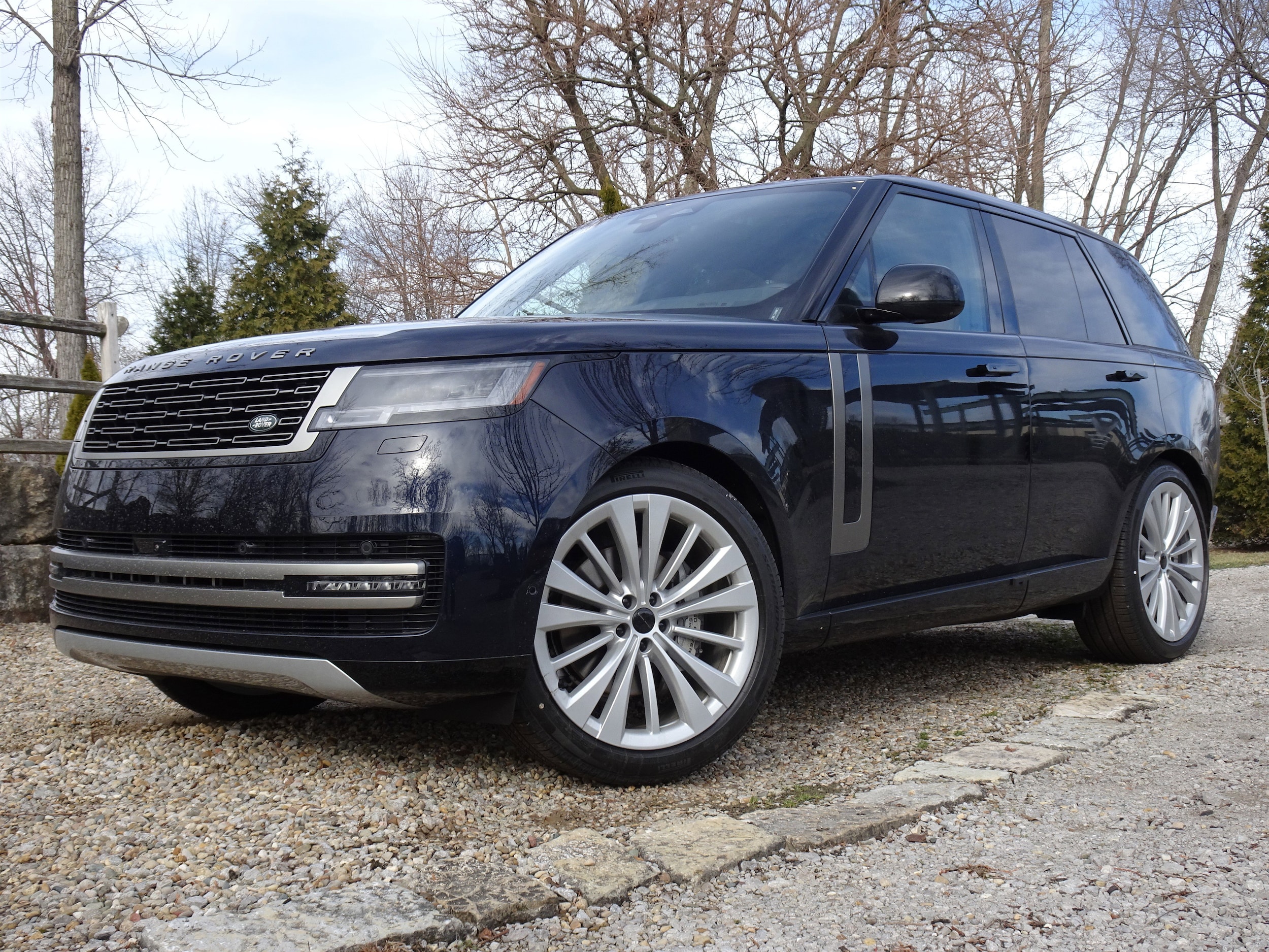 2026 Land Rover Range Rover SE's photo