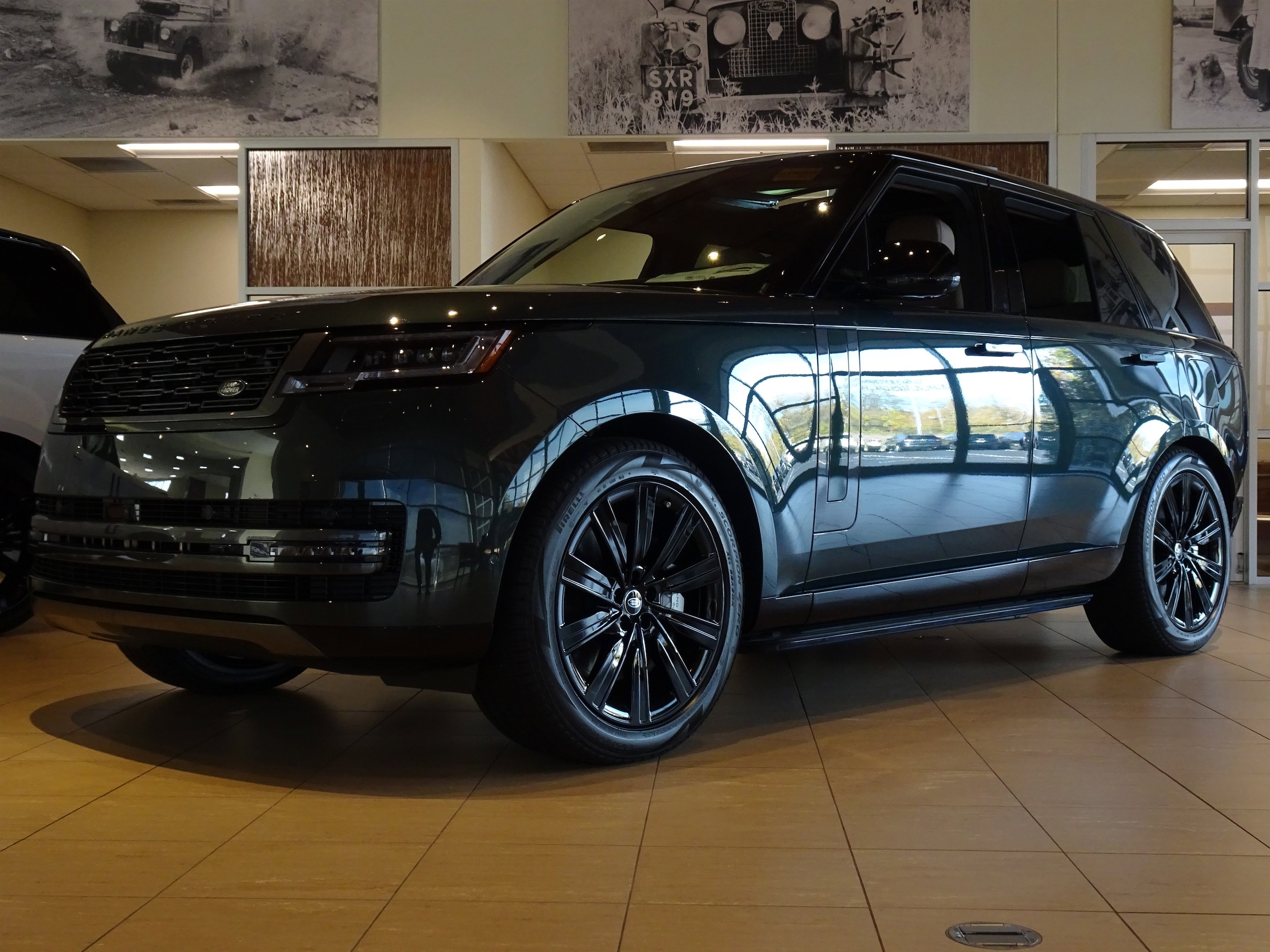 2025 Land Rover Range Rover SE's photo