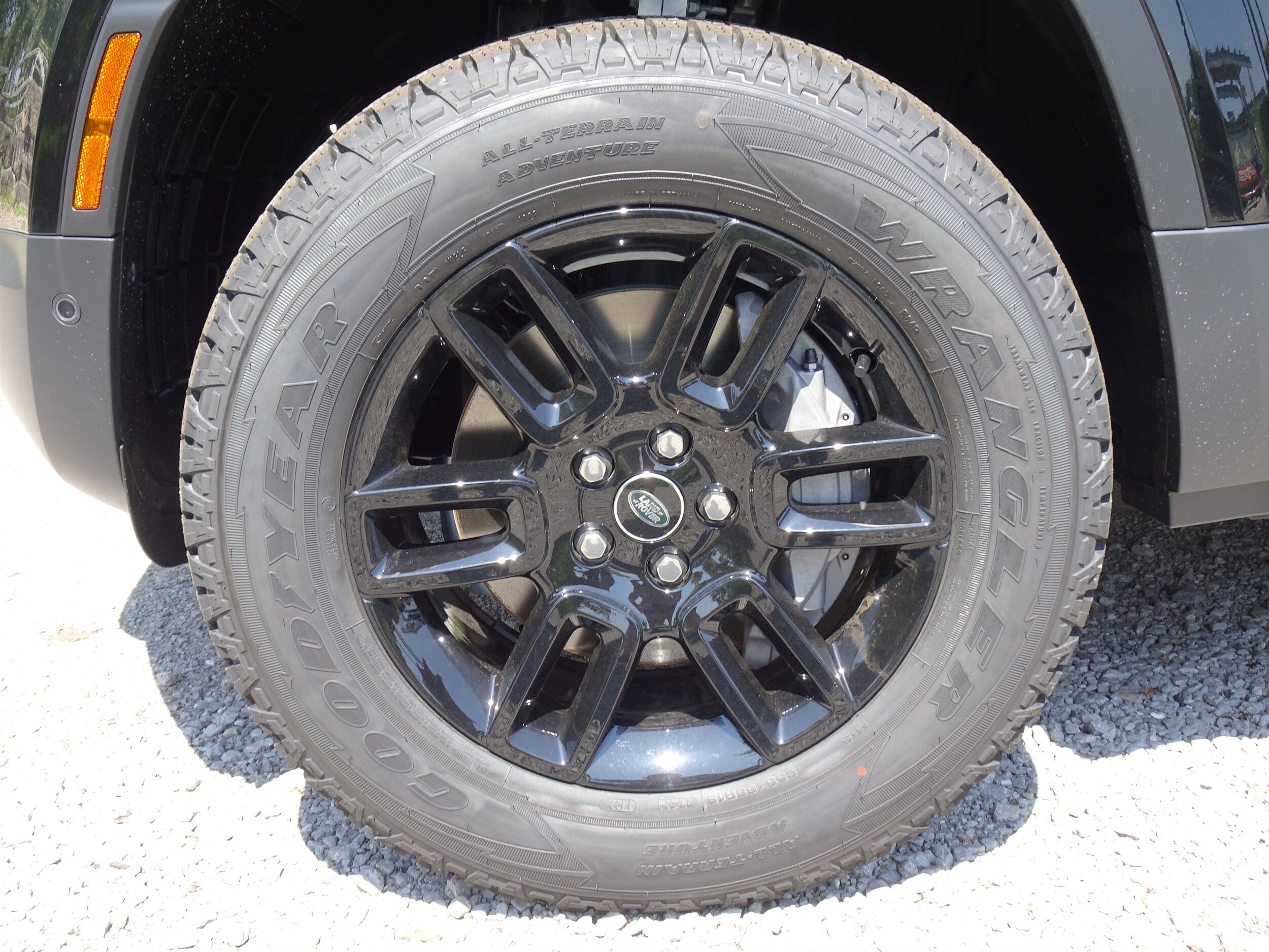 2025 Land Rover Defender S - Photo 15