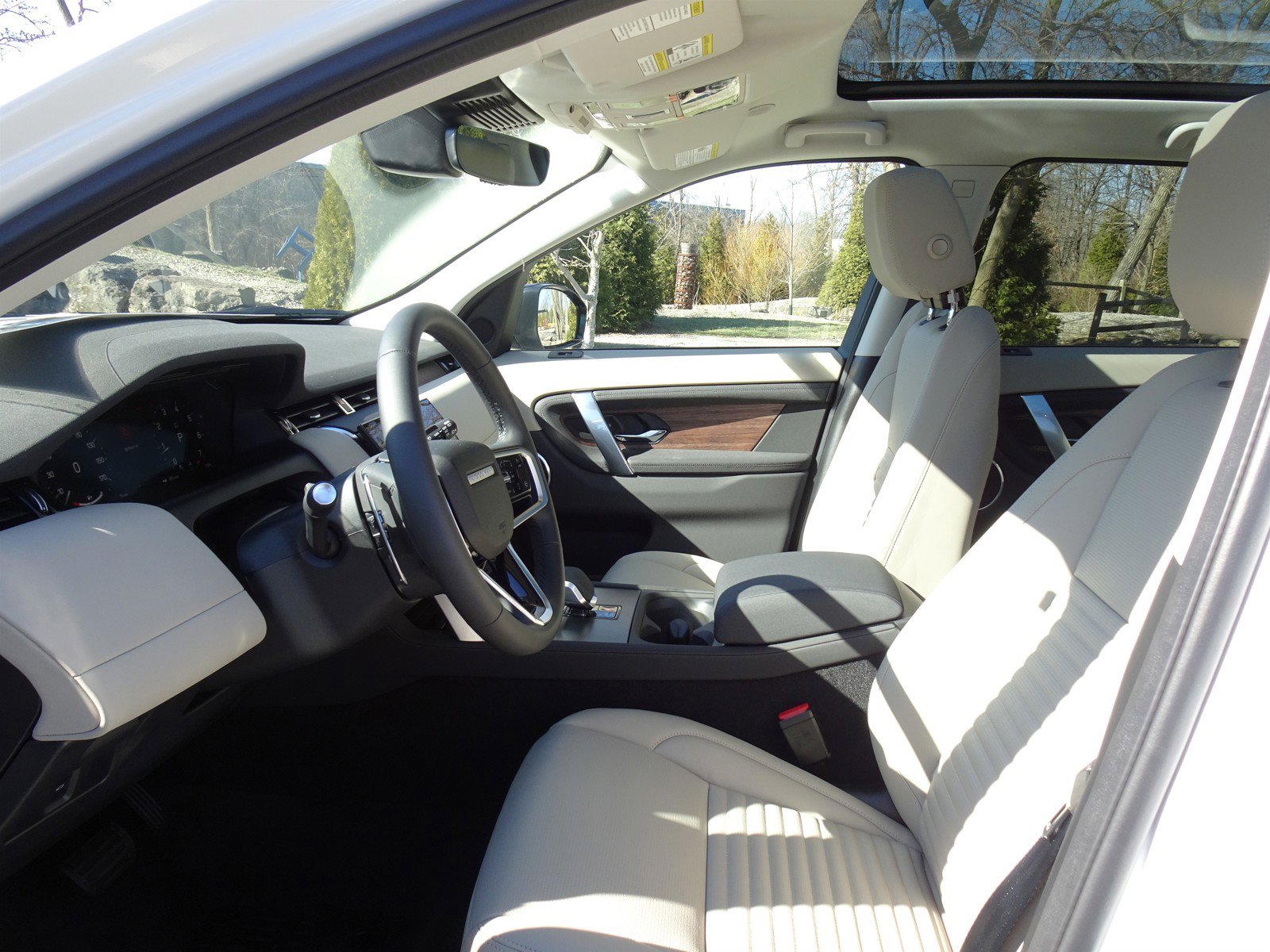 2025 Land Rover Discovery Sport S photo 2