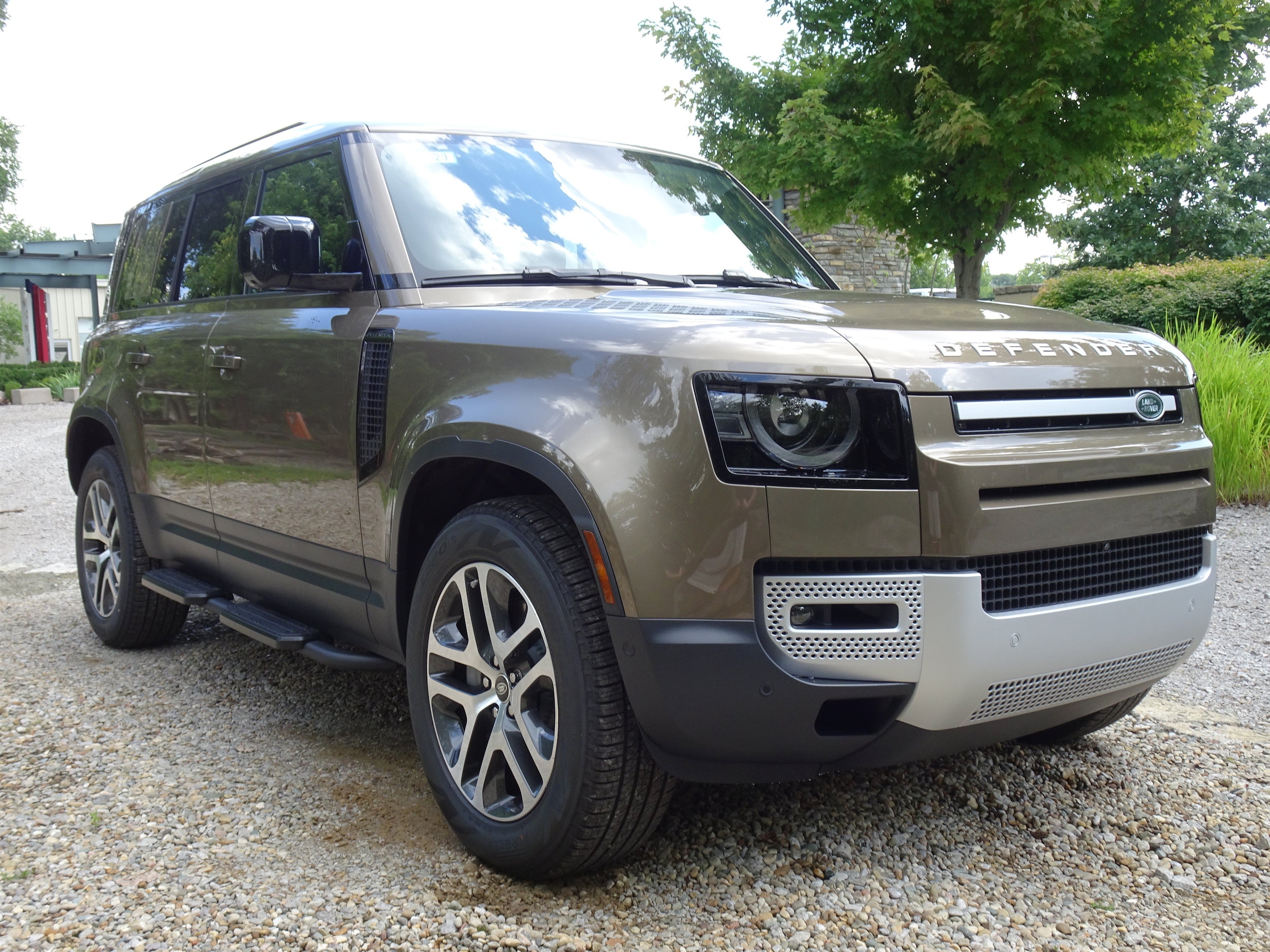 2025 Land Rover Defender S - Photo 14