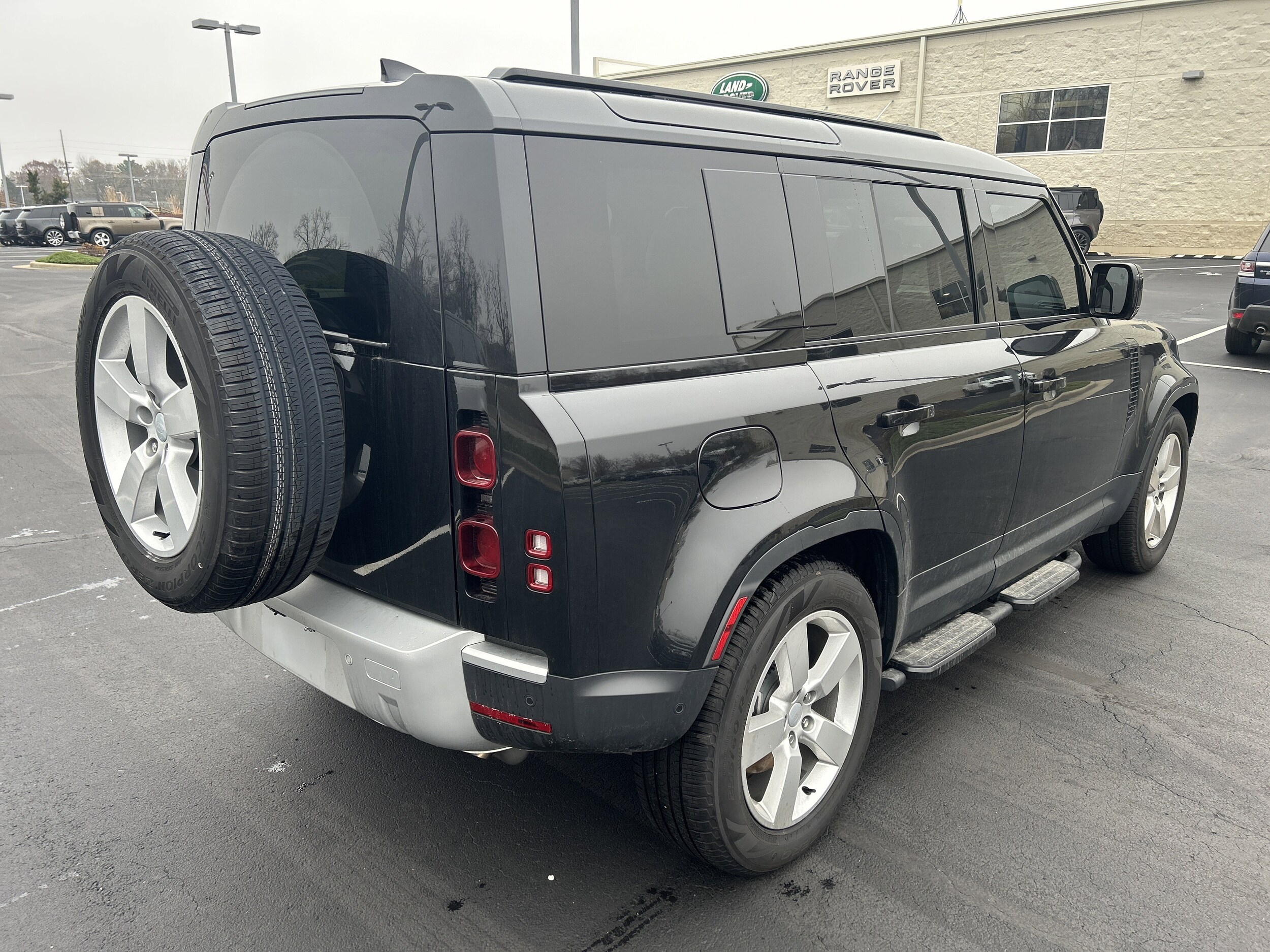 2025 Land Rover Defender 110 S photo 2