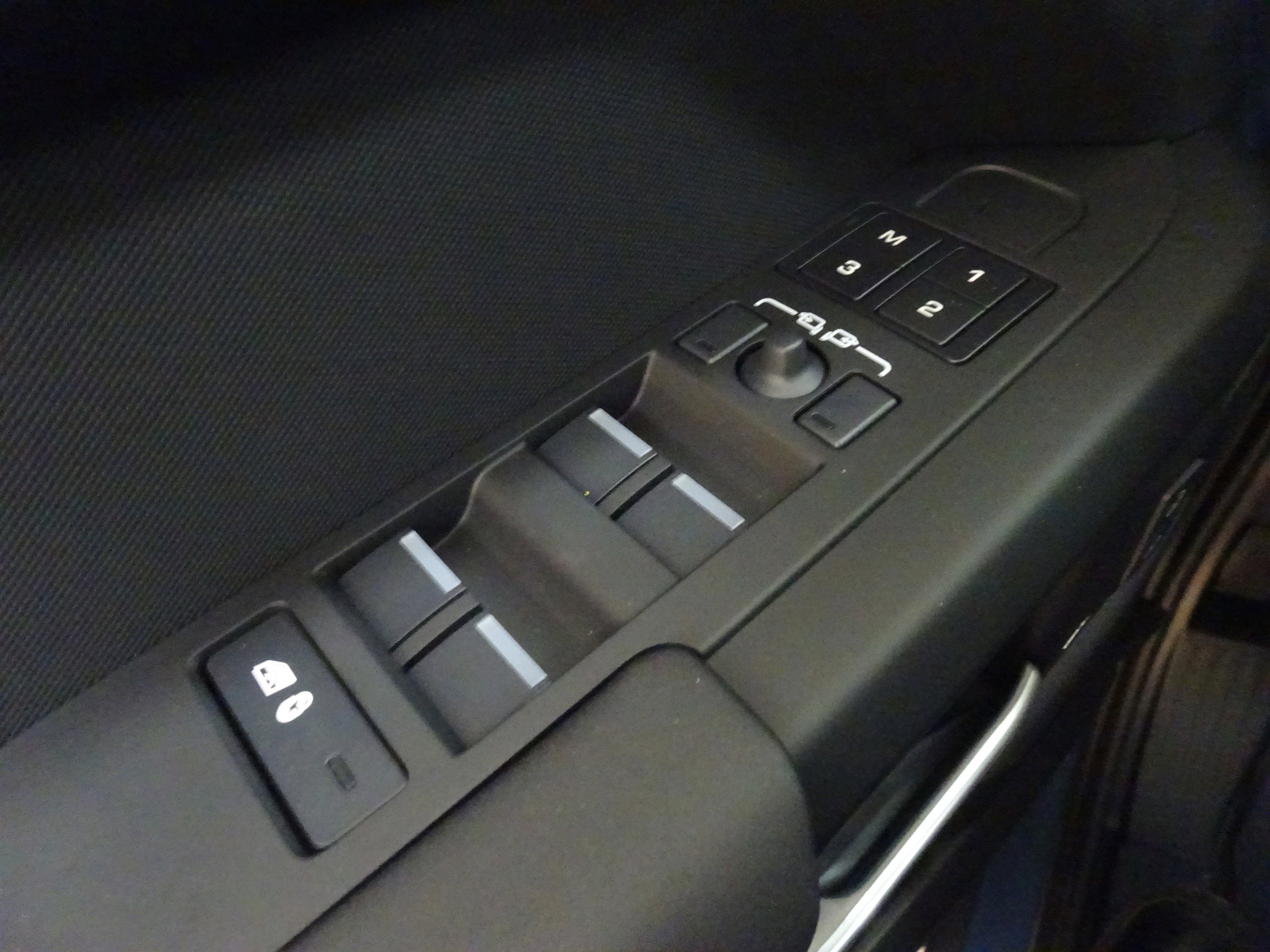 2026 Land Rover Defender S - Photo 28