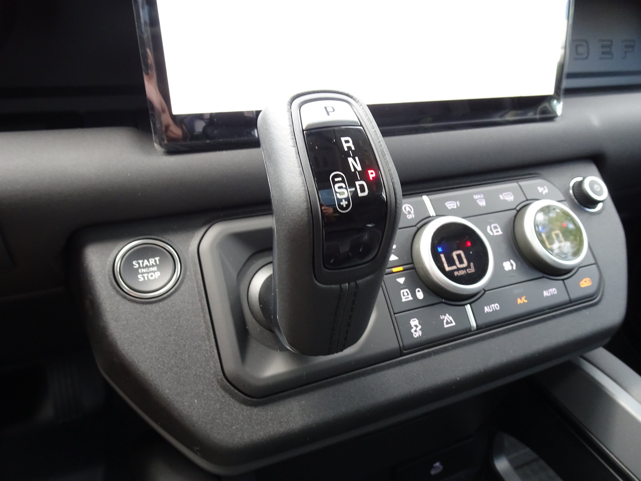 2025 Land Rover Defender S - Photo 23