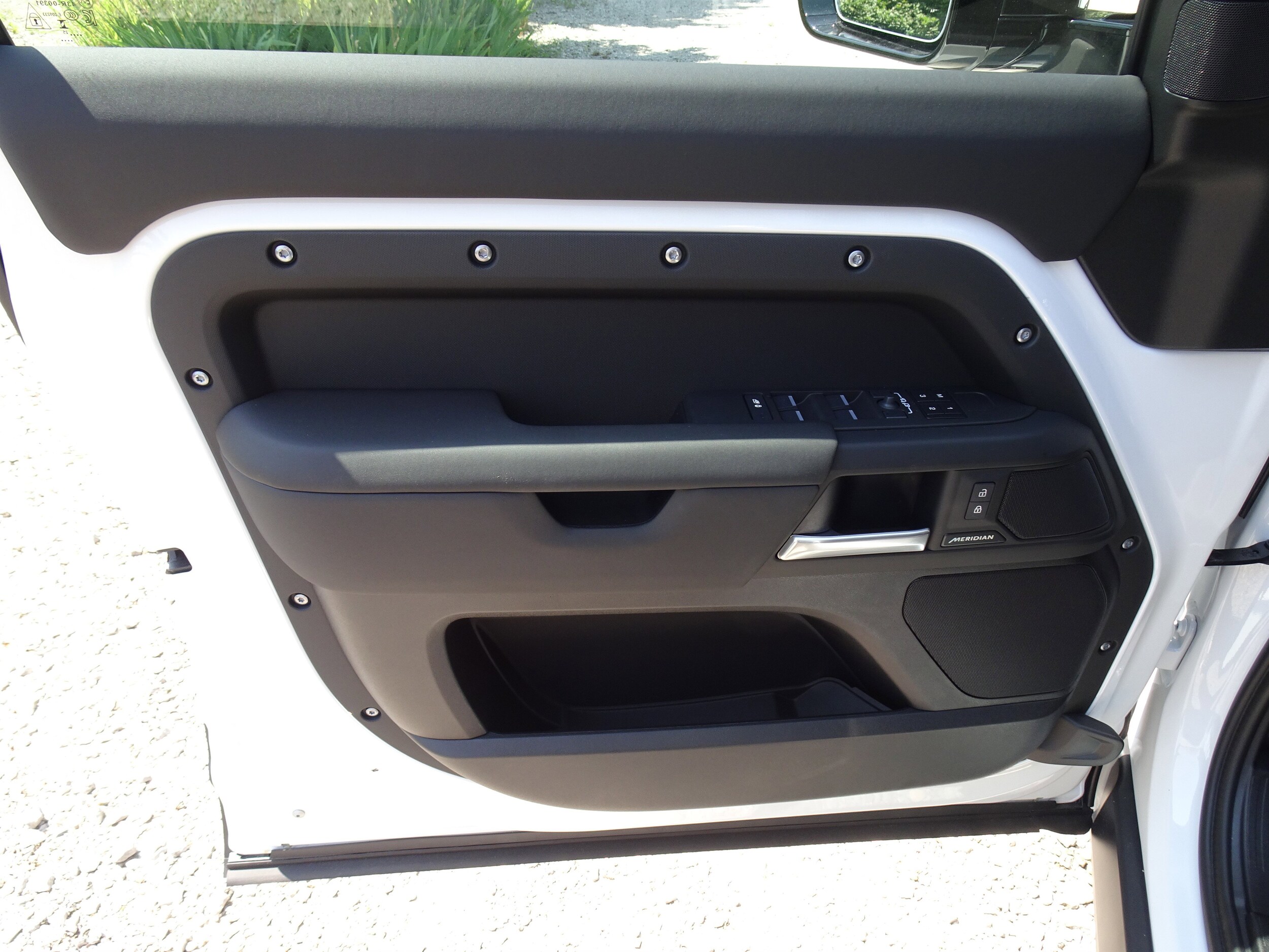 2025 Land Rover Defender S - Photo 8