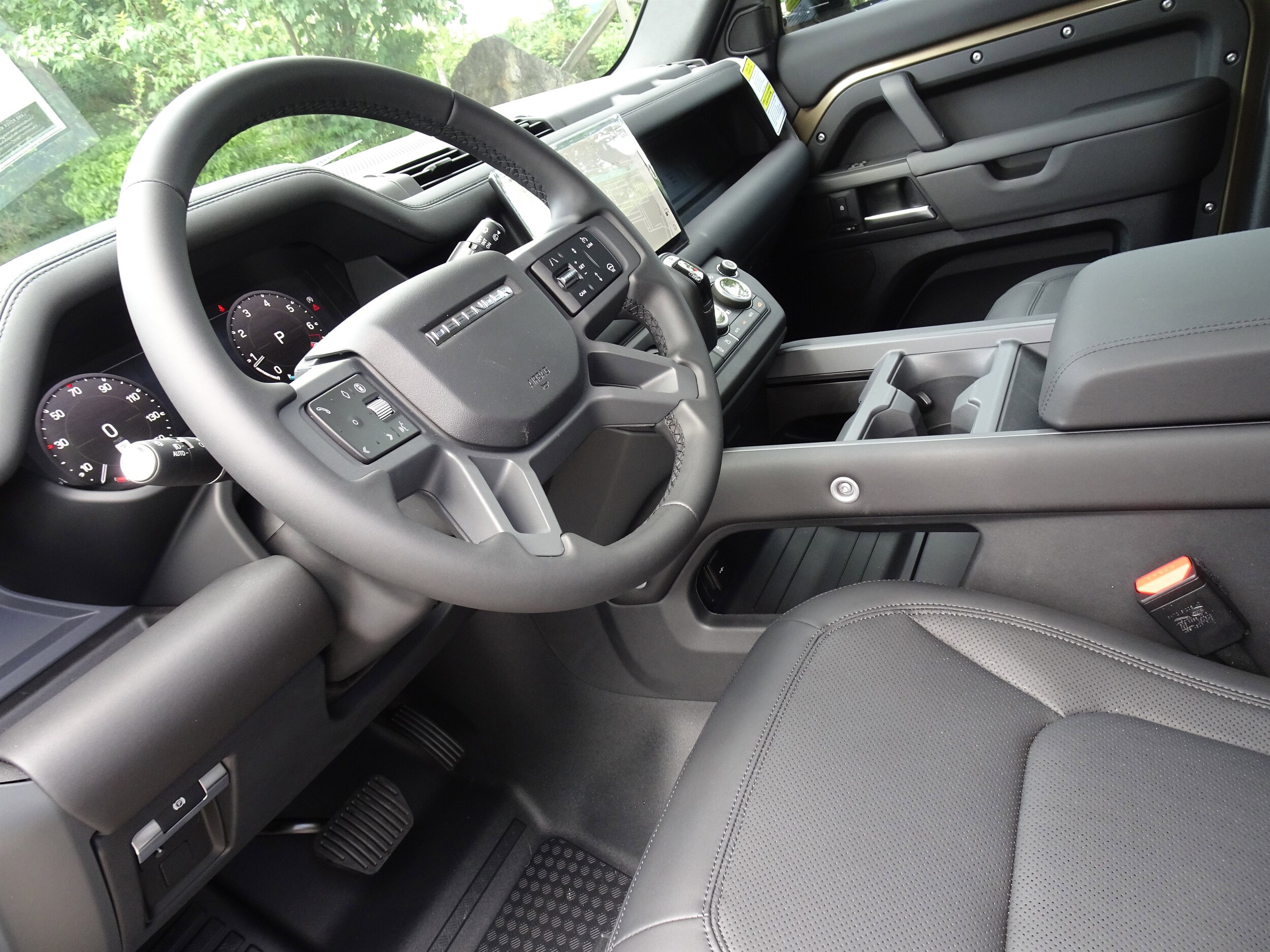 2025 Land Rover Defender S - Photo 18