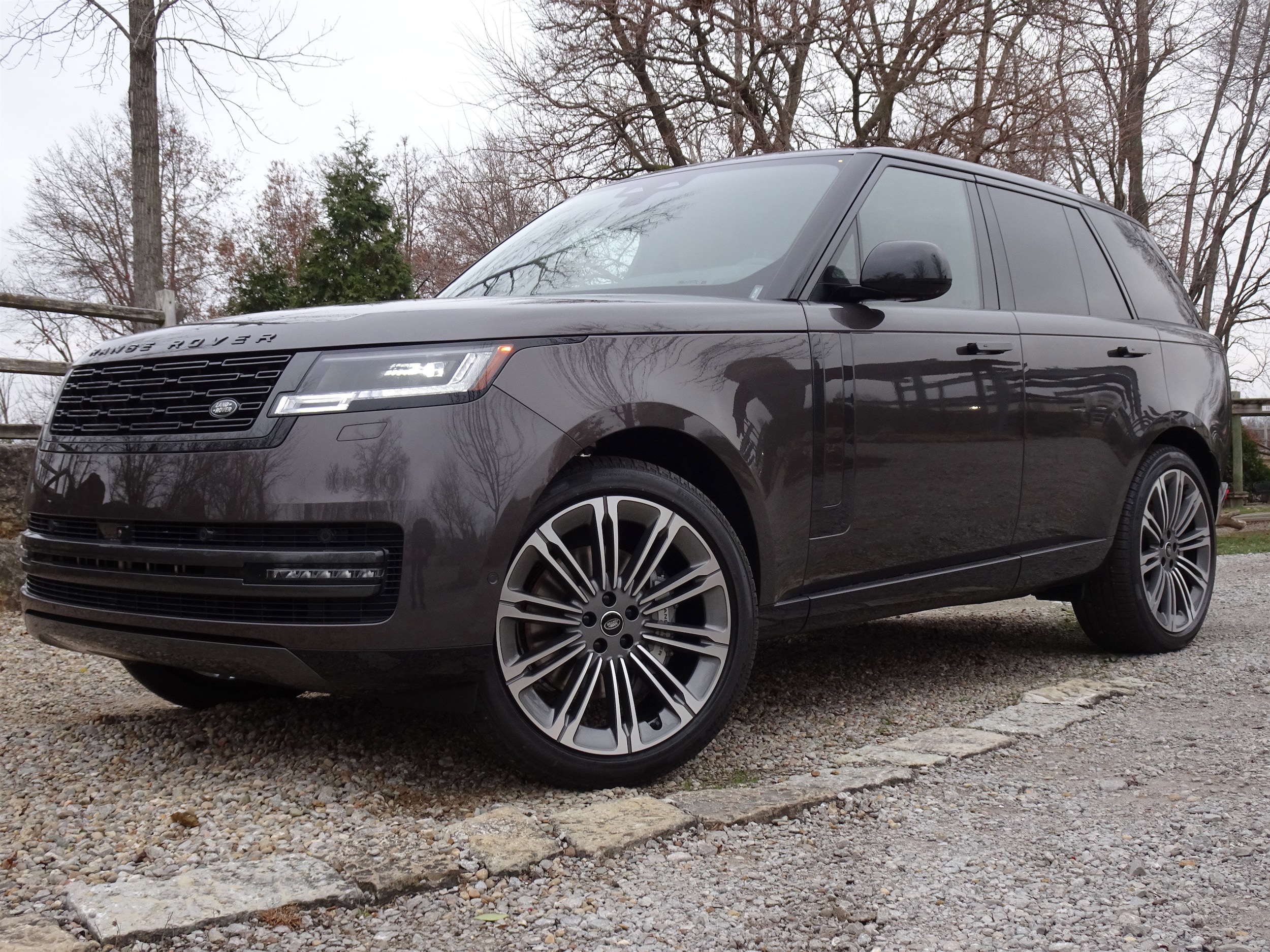 2025 Land Rover Range Rover SE's photo