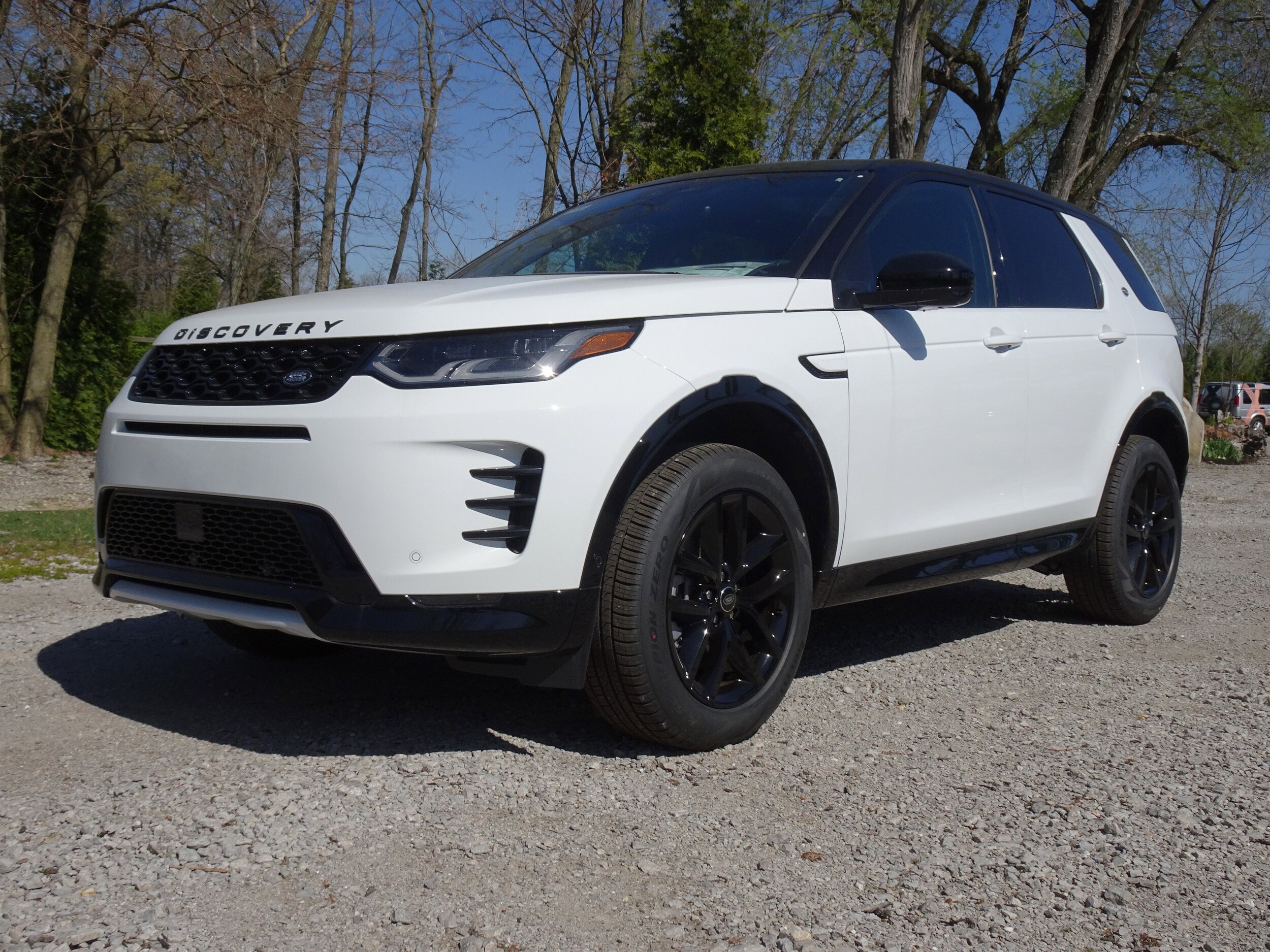 2025 Land Rover Discovery Sport Dynamic SE photo 2