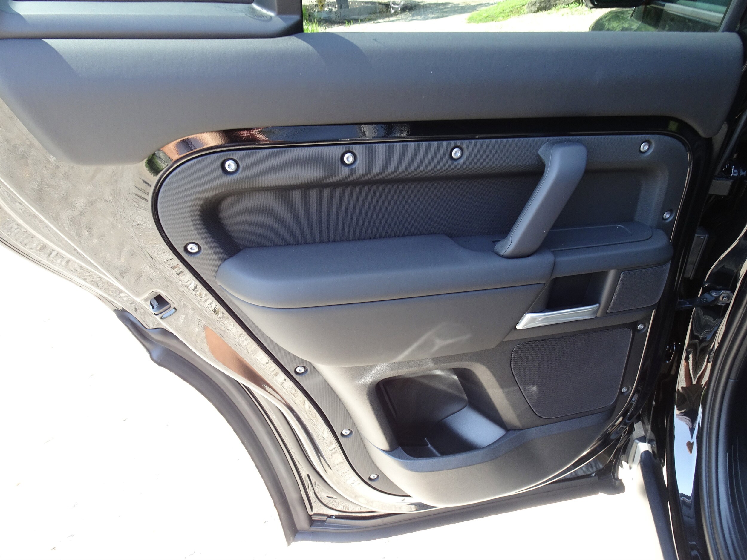 2025 Land Rover Defender S - Photo 24