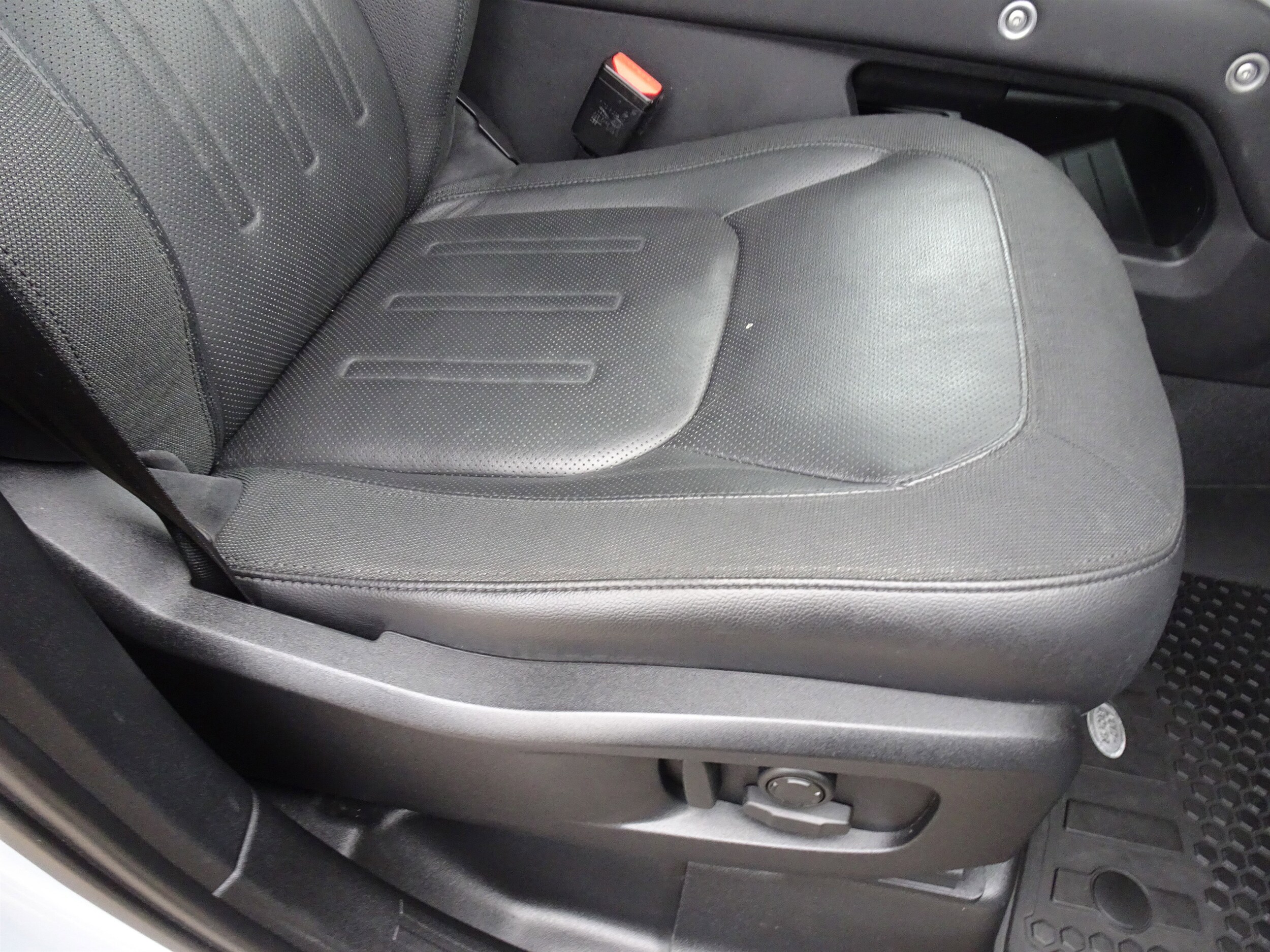 2020 Land Rover Defender SE - Photo 27