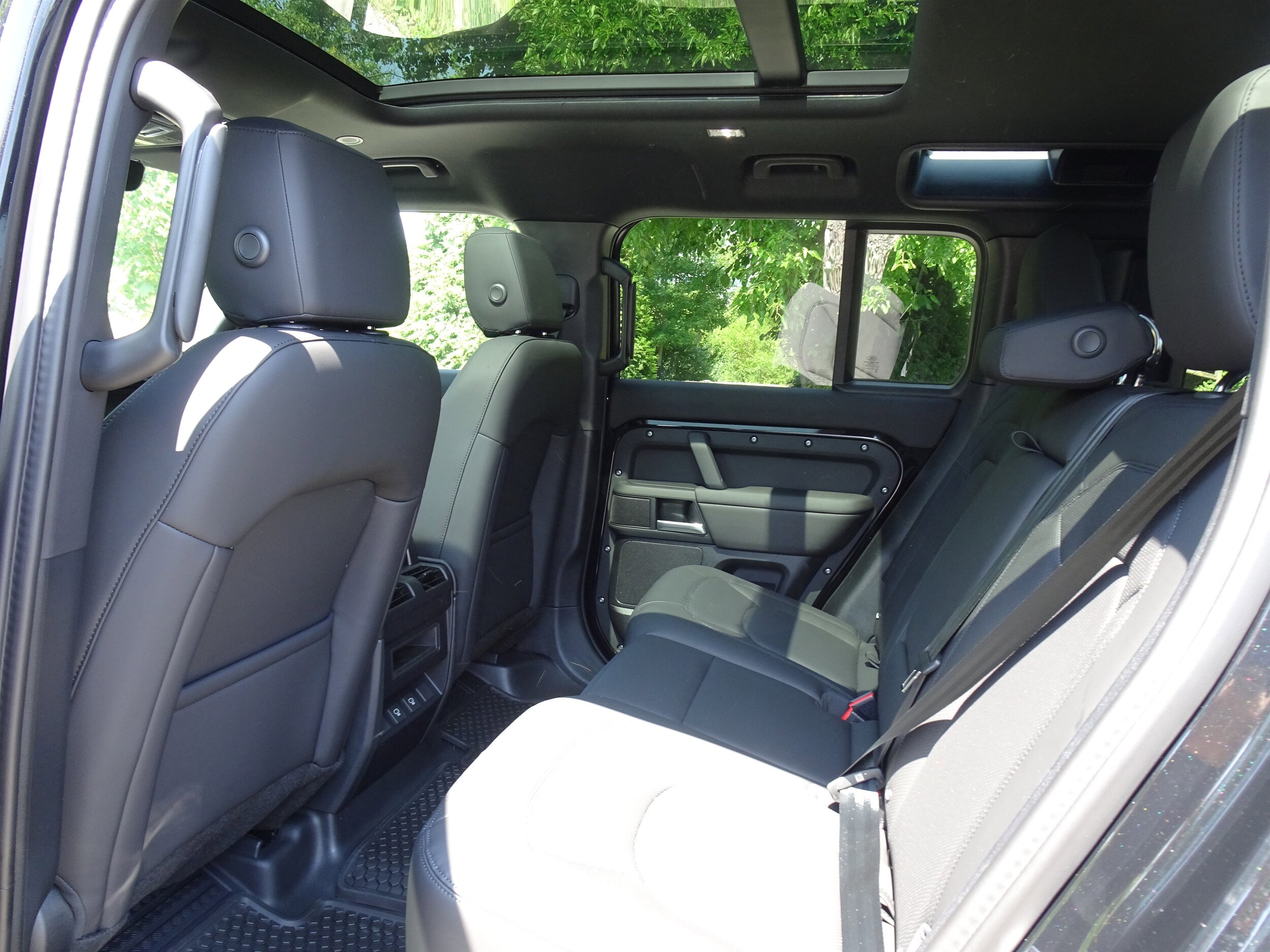 2025 Land Rover Defender S - Photo 22