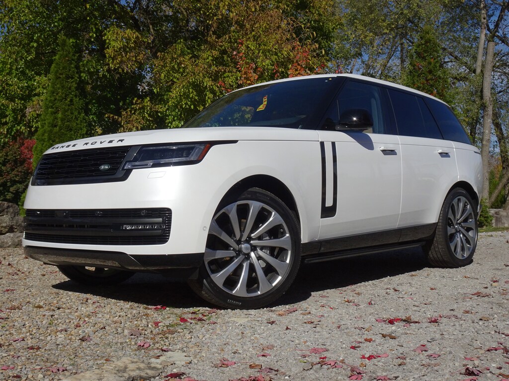 New 2025 Land Rover Range Rover SE P400 SE SWB