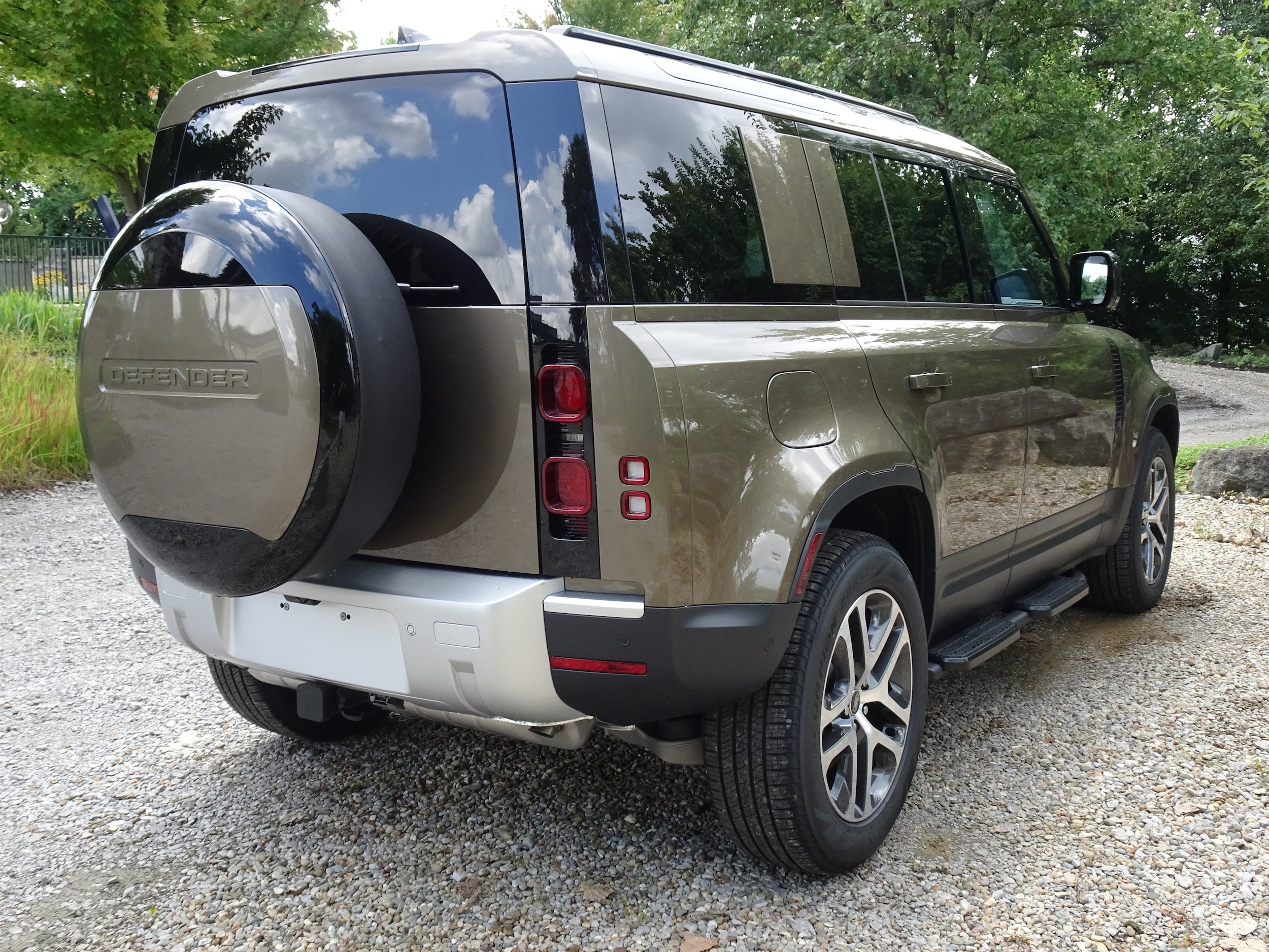 2025 Land Rover Defender S - Photo 12