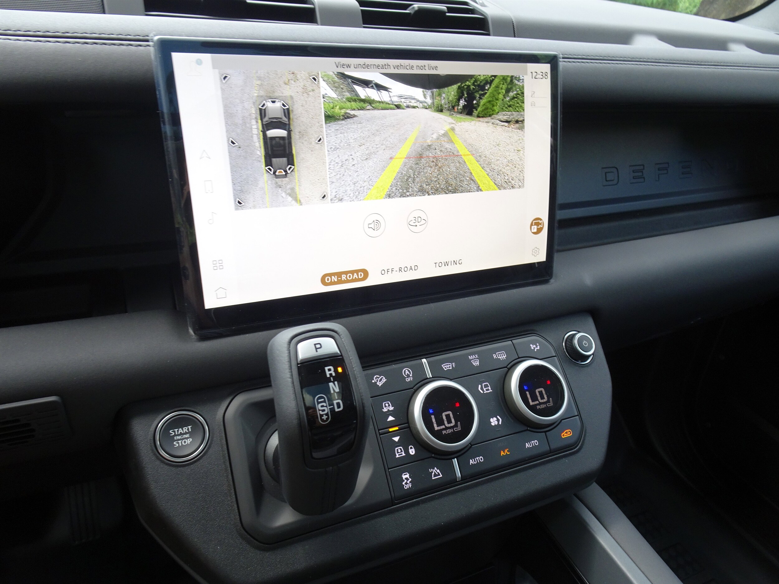 2025 Land Rover Defender 110 S photo 4