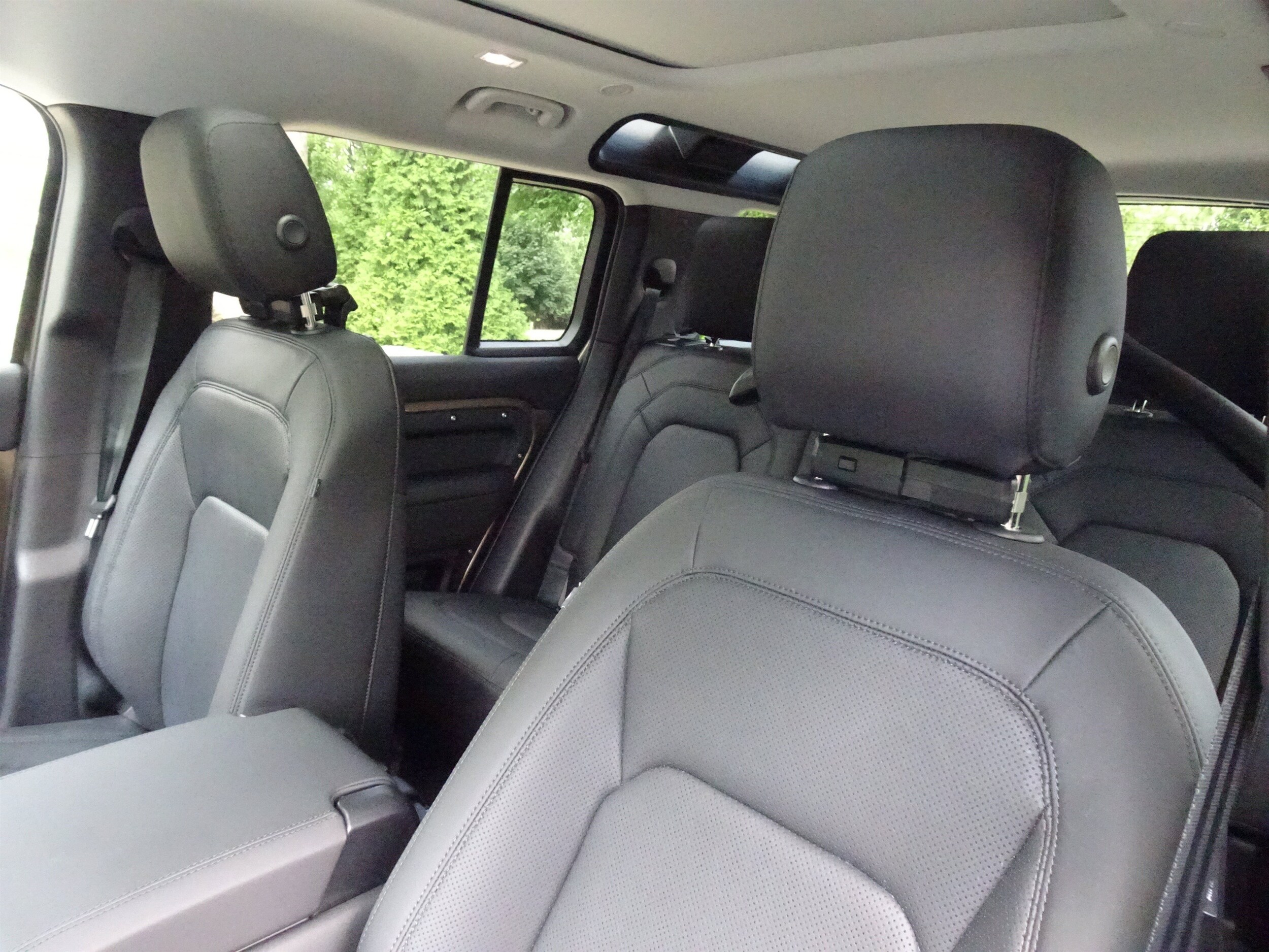 2025 Land Rover Defender S - Photo 17