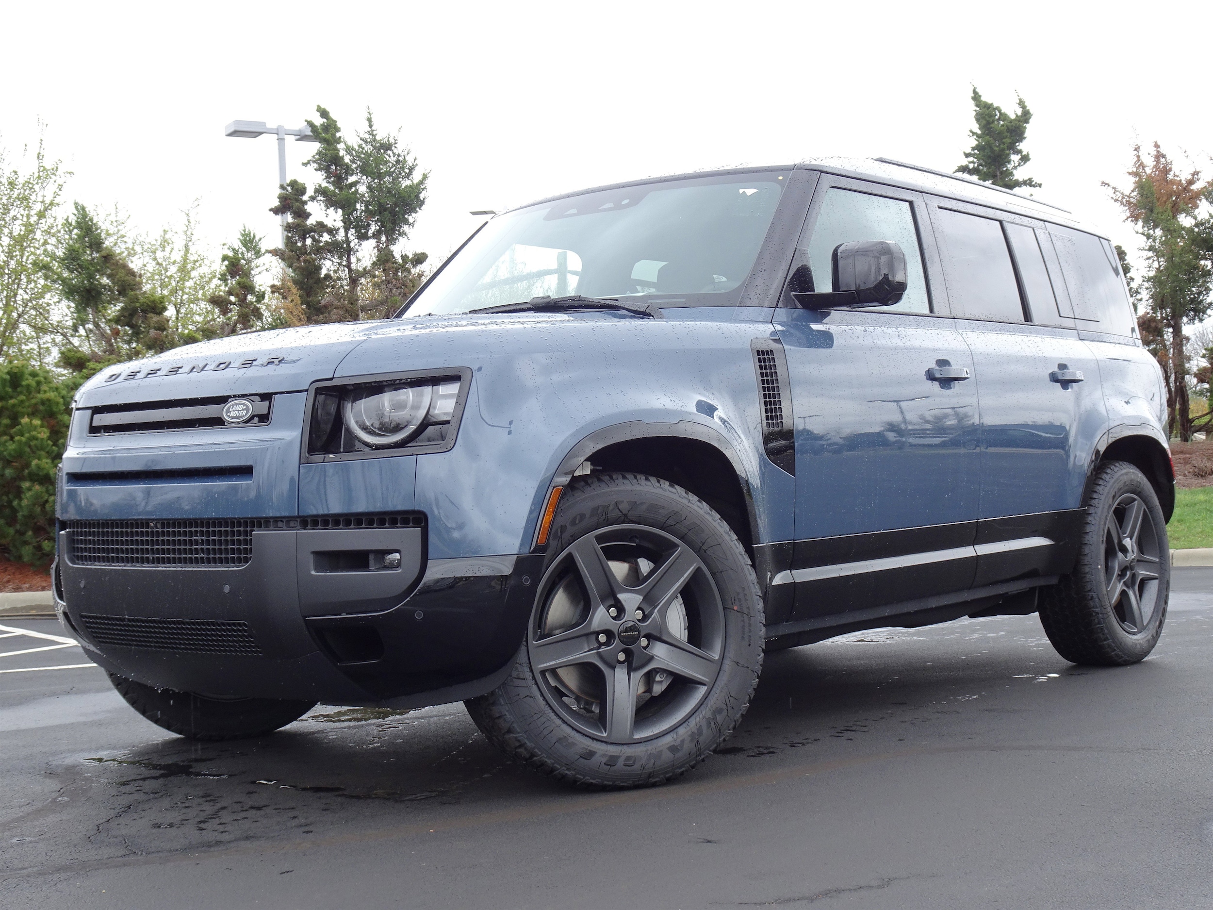 2026 Land Rover Defender 110 X-Dynamic SE P400's photo