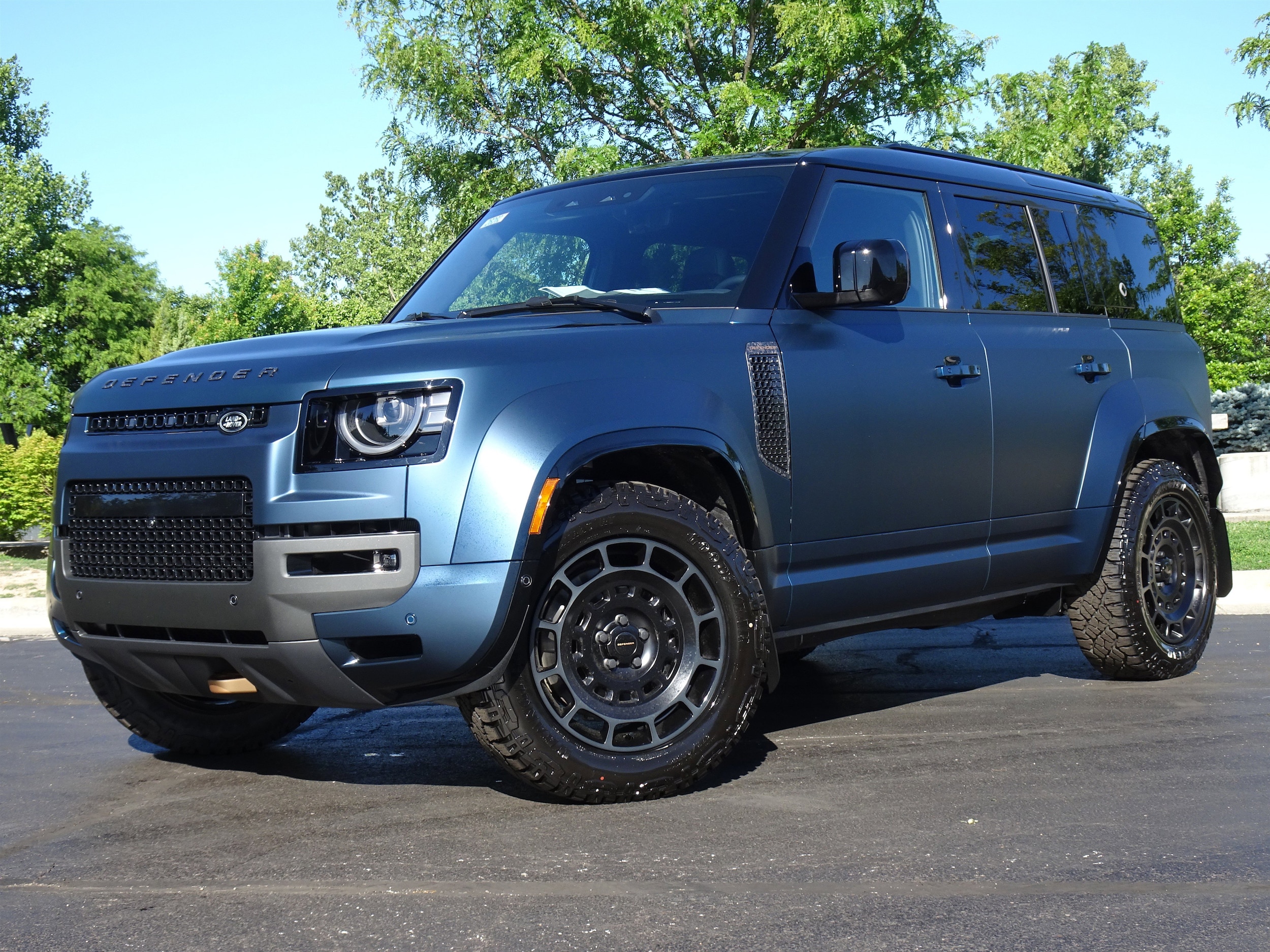 2026 Land Rover Defender 110 OCTA P635's photo