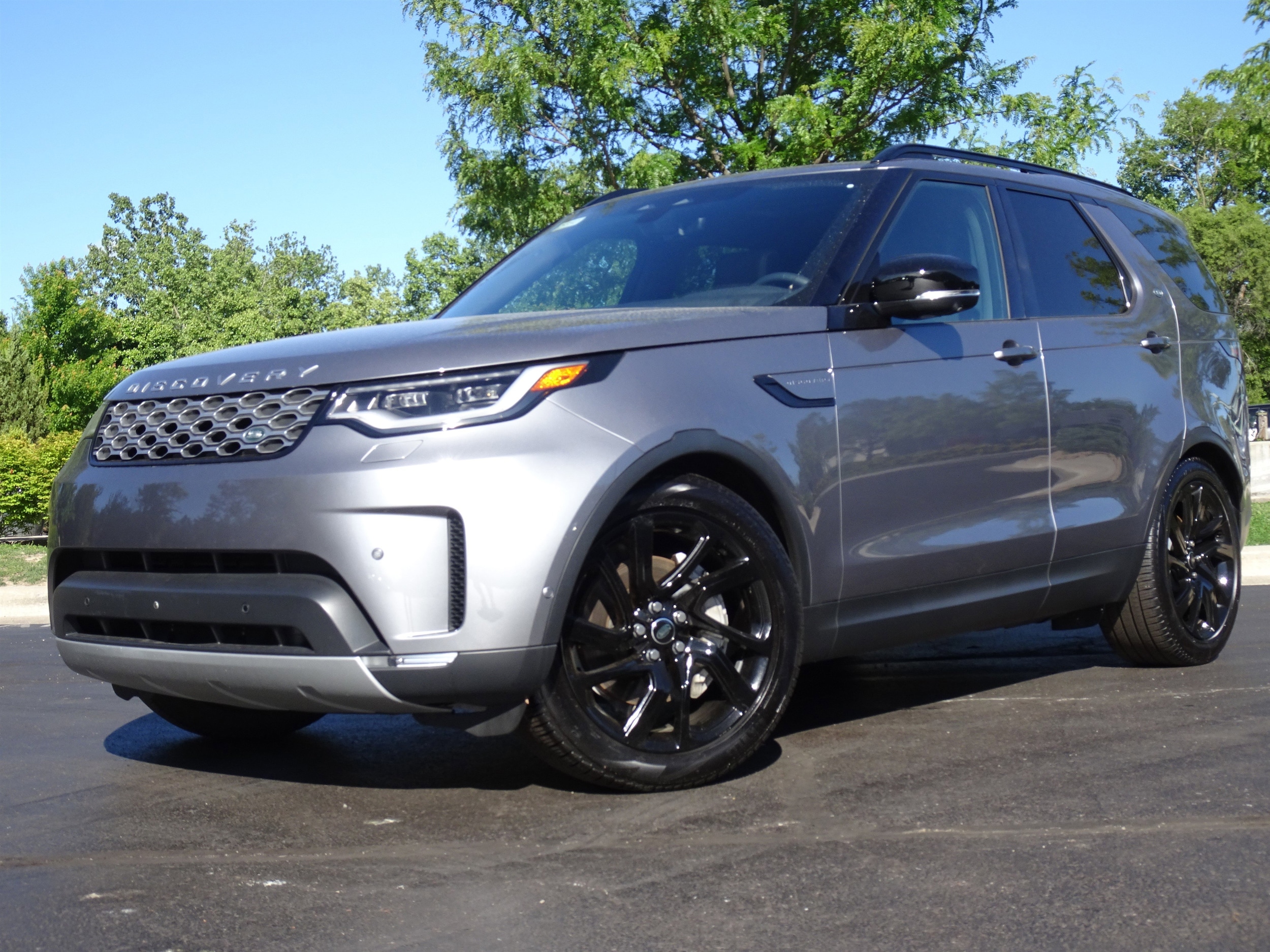 2025 Land Rover Discovery P300 S's photo