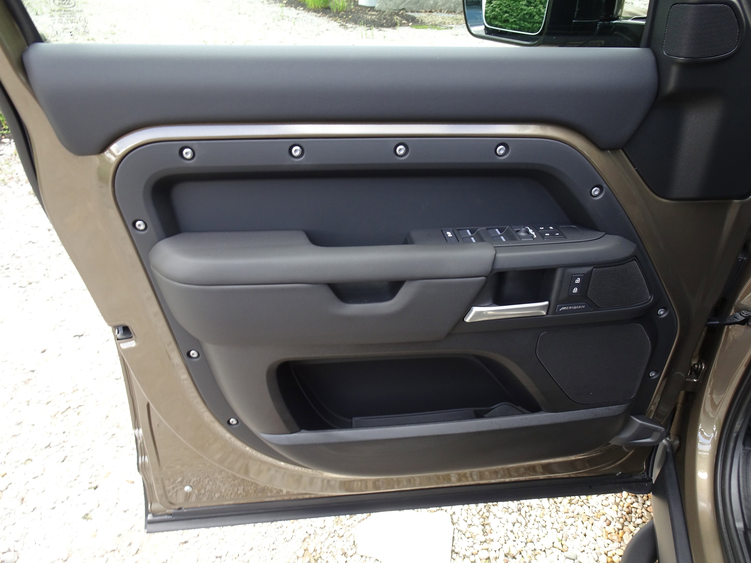 2025 Land Rover Defender S - Photo 19