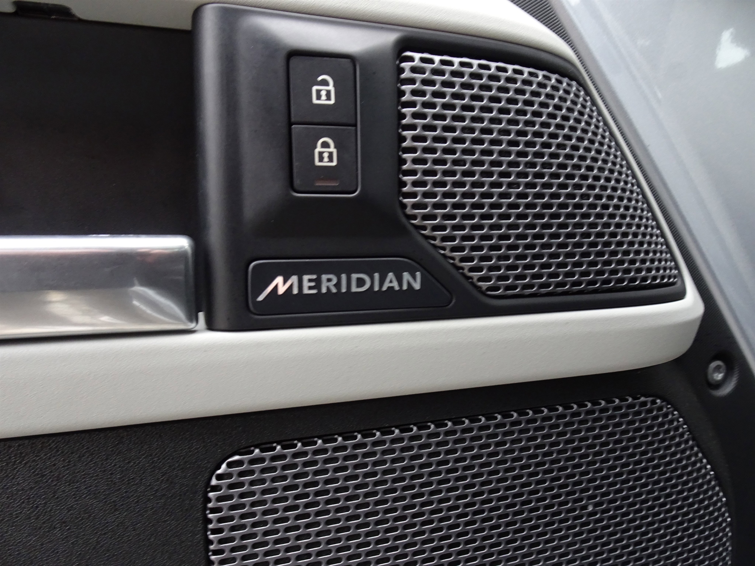 2020 Land Rover Defender SE - Photo 18