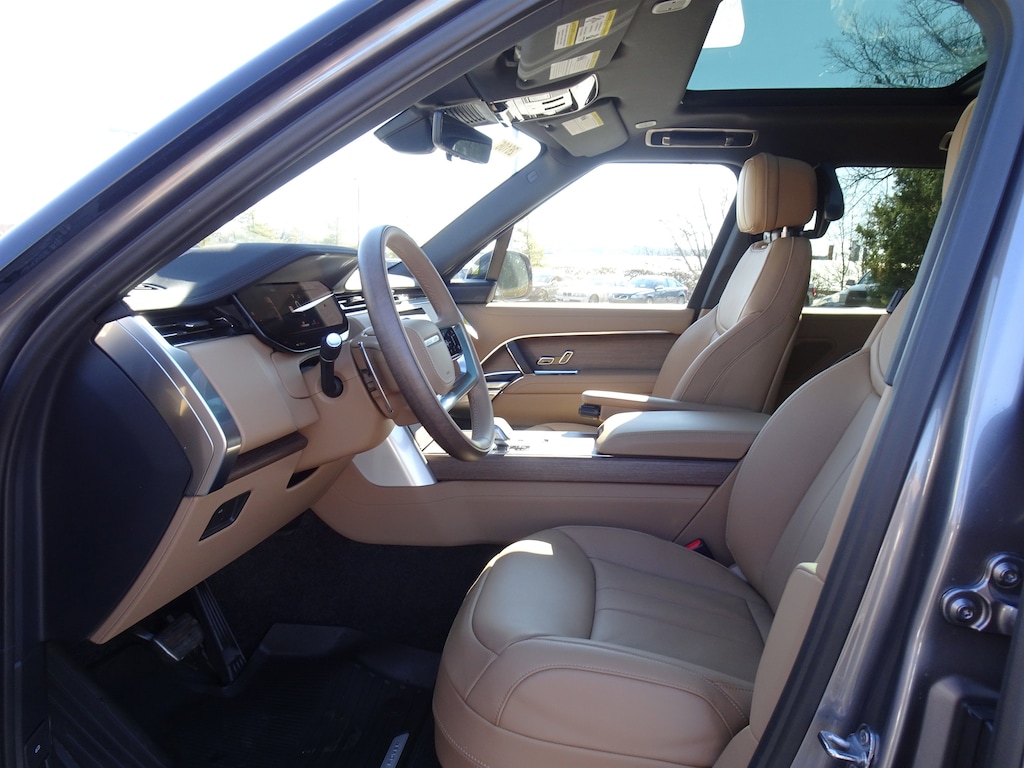 New 2026 Land Rover Range Rover SE SUV