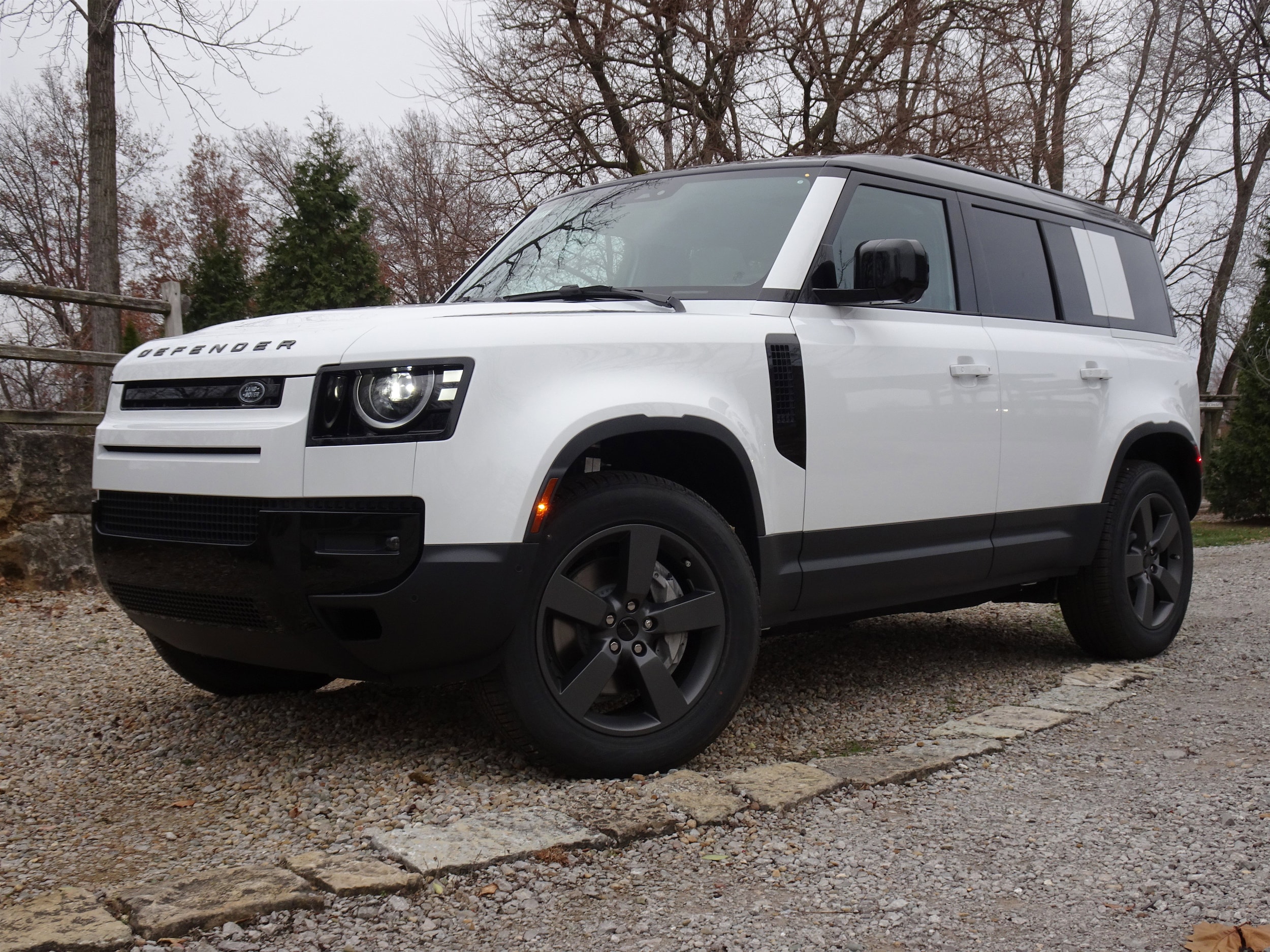 2026 Land Rover Defender S's photo