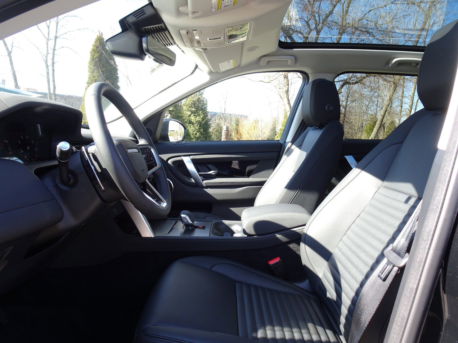 2025 Land Rover Discovery Sport S photo 2